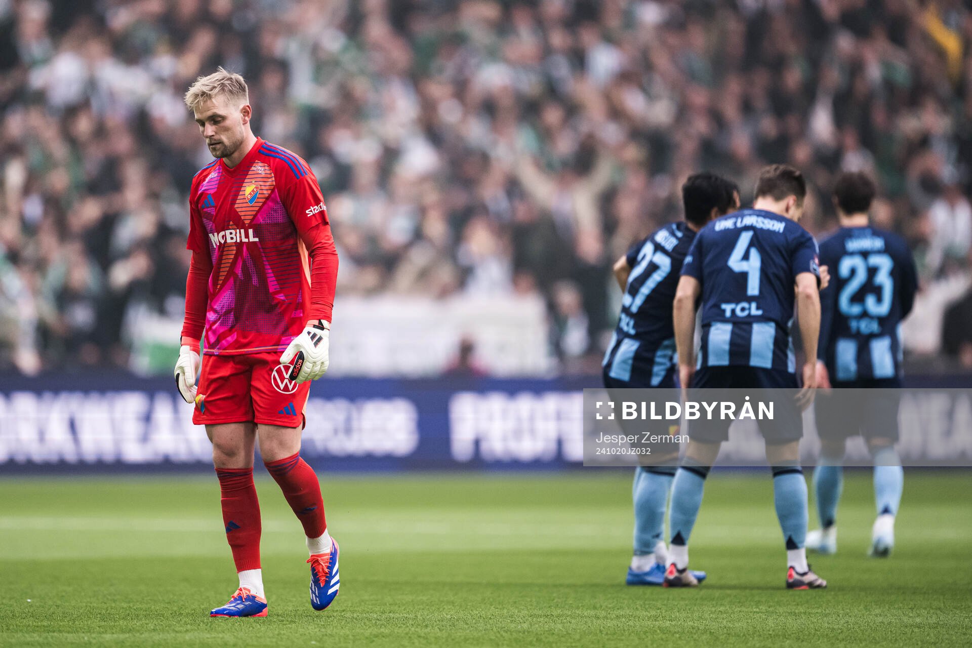 Djurgårdens målvakt Jacob Rinne deppar