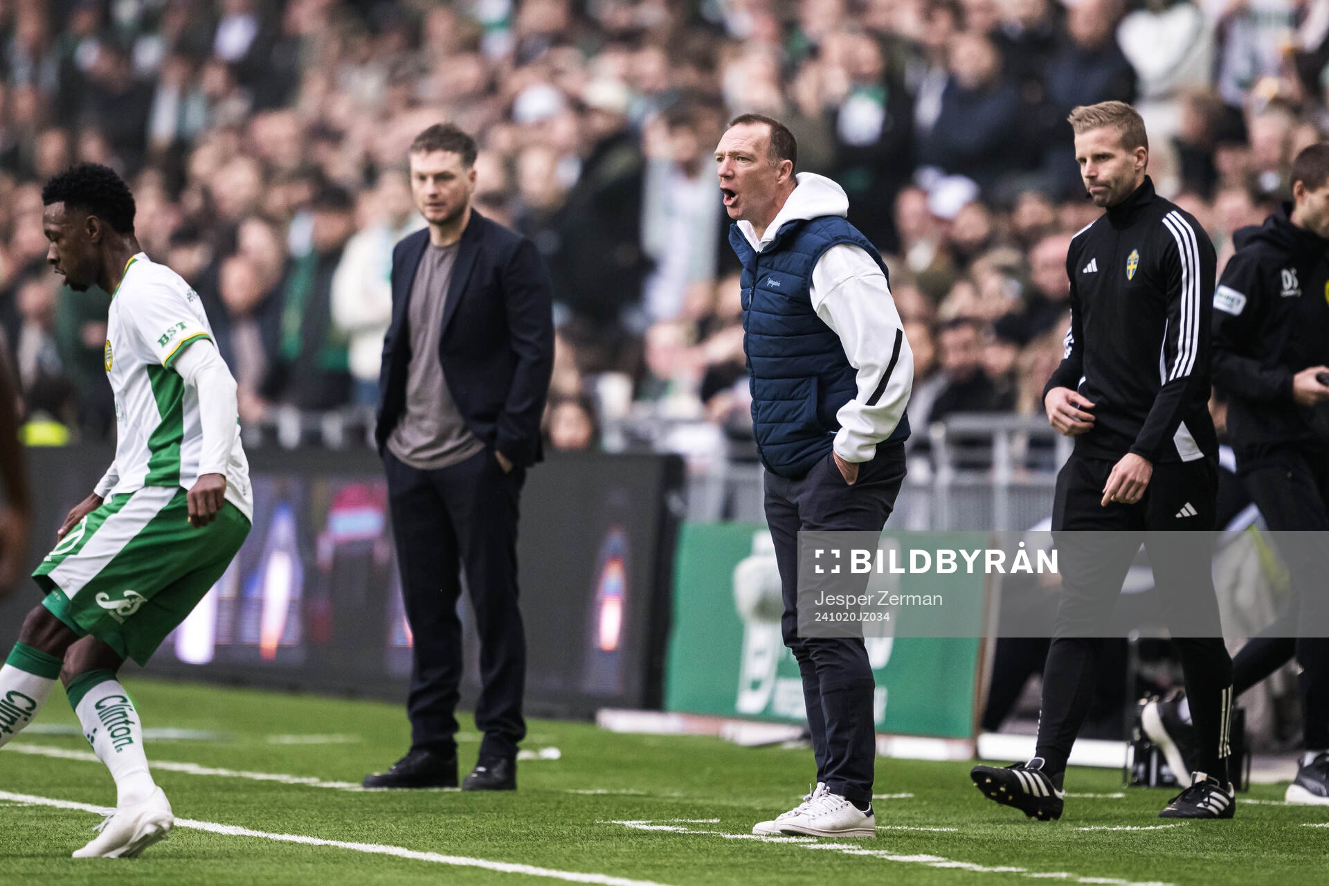 Djurgårdens tränare Kim Bergstrand under fotbollsmatchen i Allsvenskan mellan Hammarby och Djurgården den 20 oktober 2024 i Stockholm. 