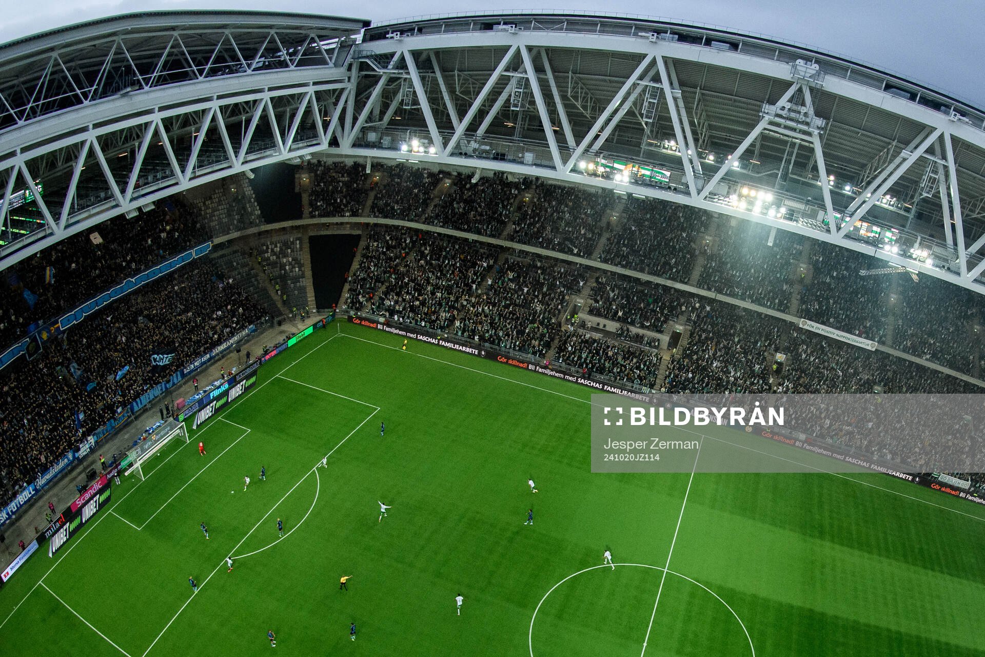 Hammarbys Nahir Besara jublar