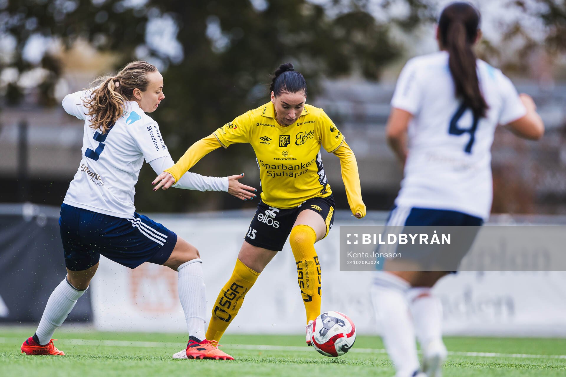 Älvsjös Clara Andersson och Elfsborgs Izabella Bergström