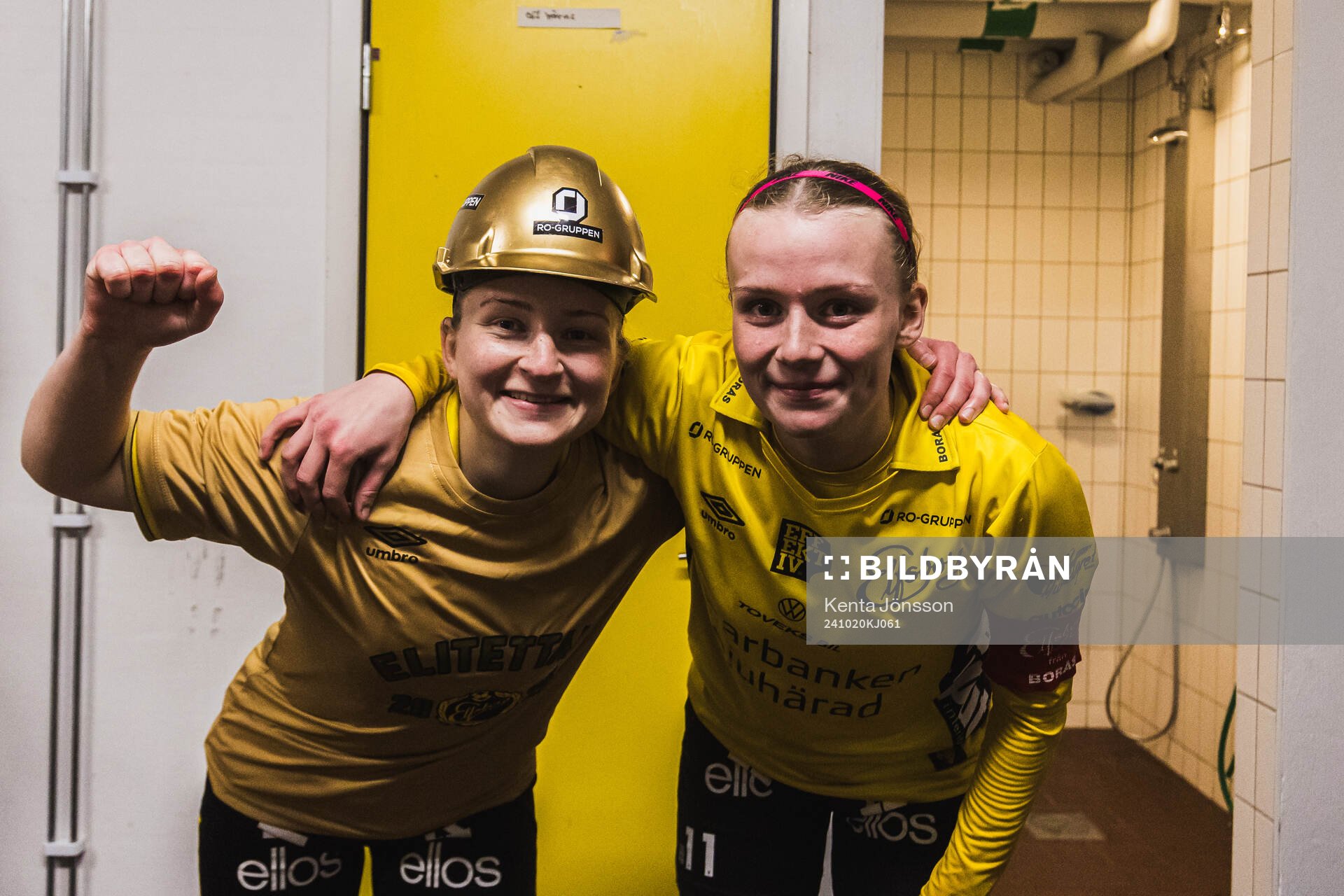 Elfsborgs Fanny Johansson och Leann Nyström jublar