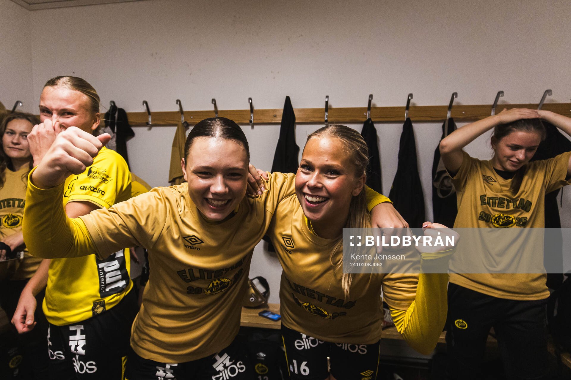 Elfsborgs Hedvig Petersson och Cornelia Svensson jublar