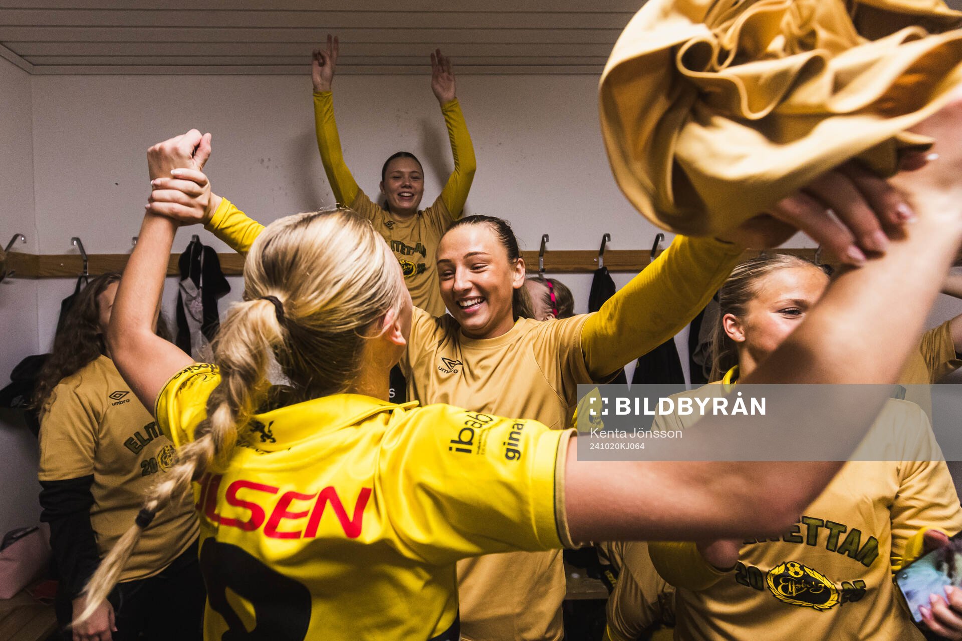 Elfsborgs Linn Sångberg och Stina Jensen jublar