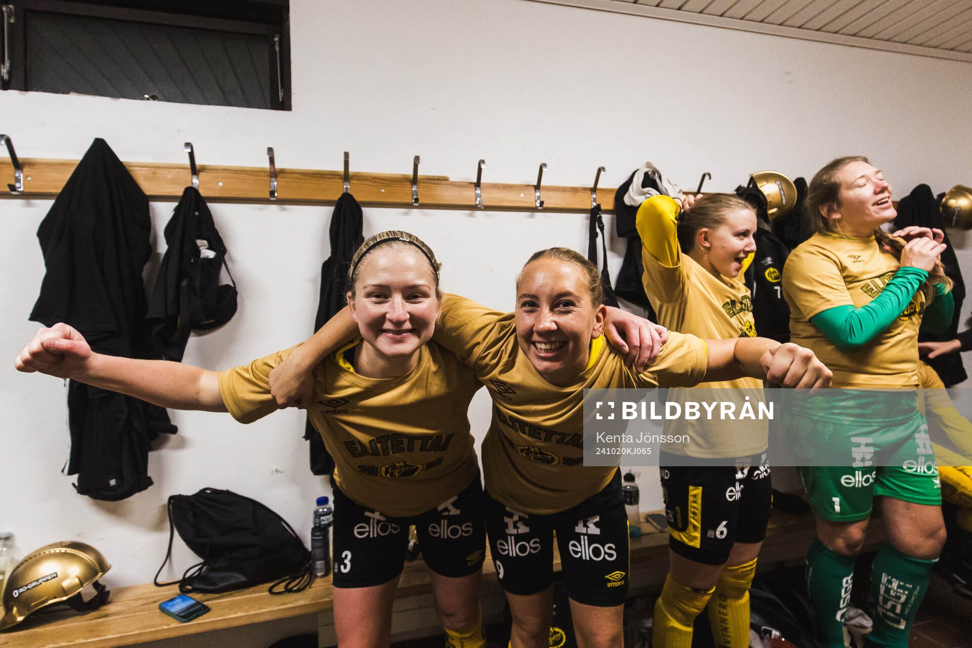 Elfsborgs Fanny Johansson och Cornelia Andersson jublar