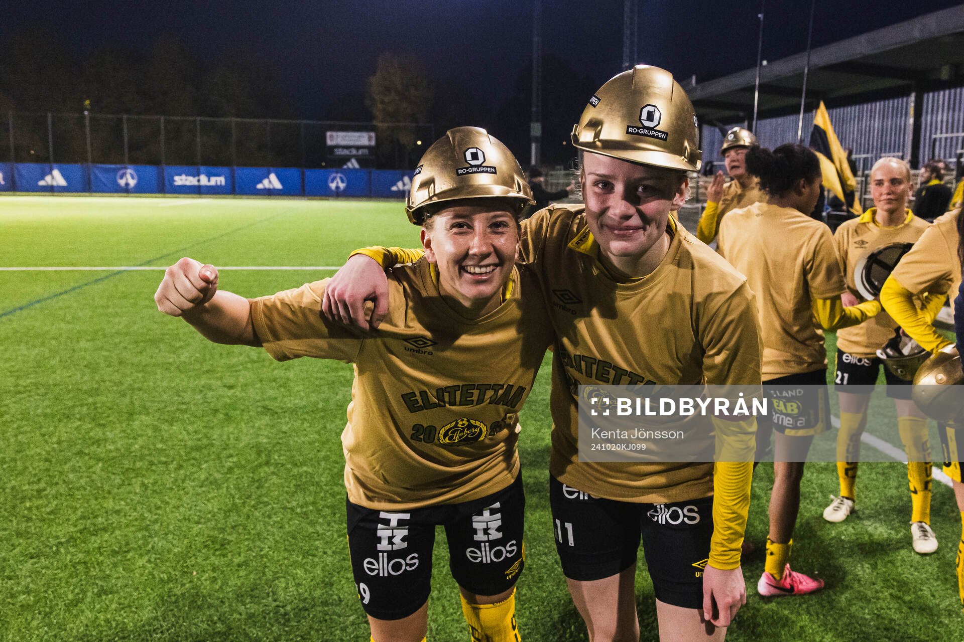 Elfsborgs Cornelia Andersson och Leann Nyström jublar