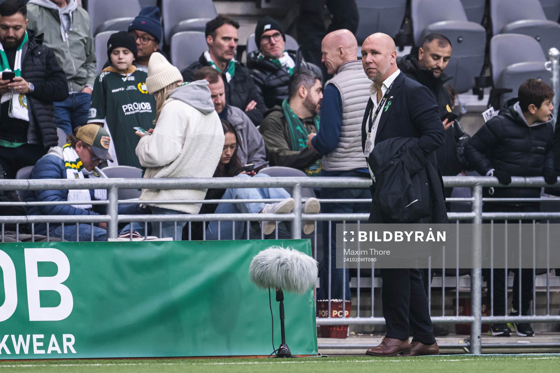 Hammarbys sportchef Mikael Hjelmberg under fotbollsmatchen i Allsvenskan mellan Hammarby och Djurgården den 20 oktober 2024 i Stockholm. 