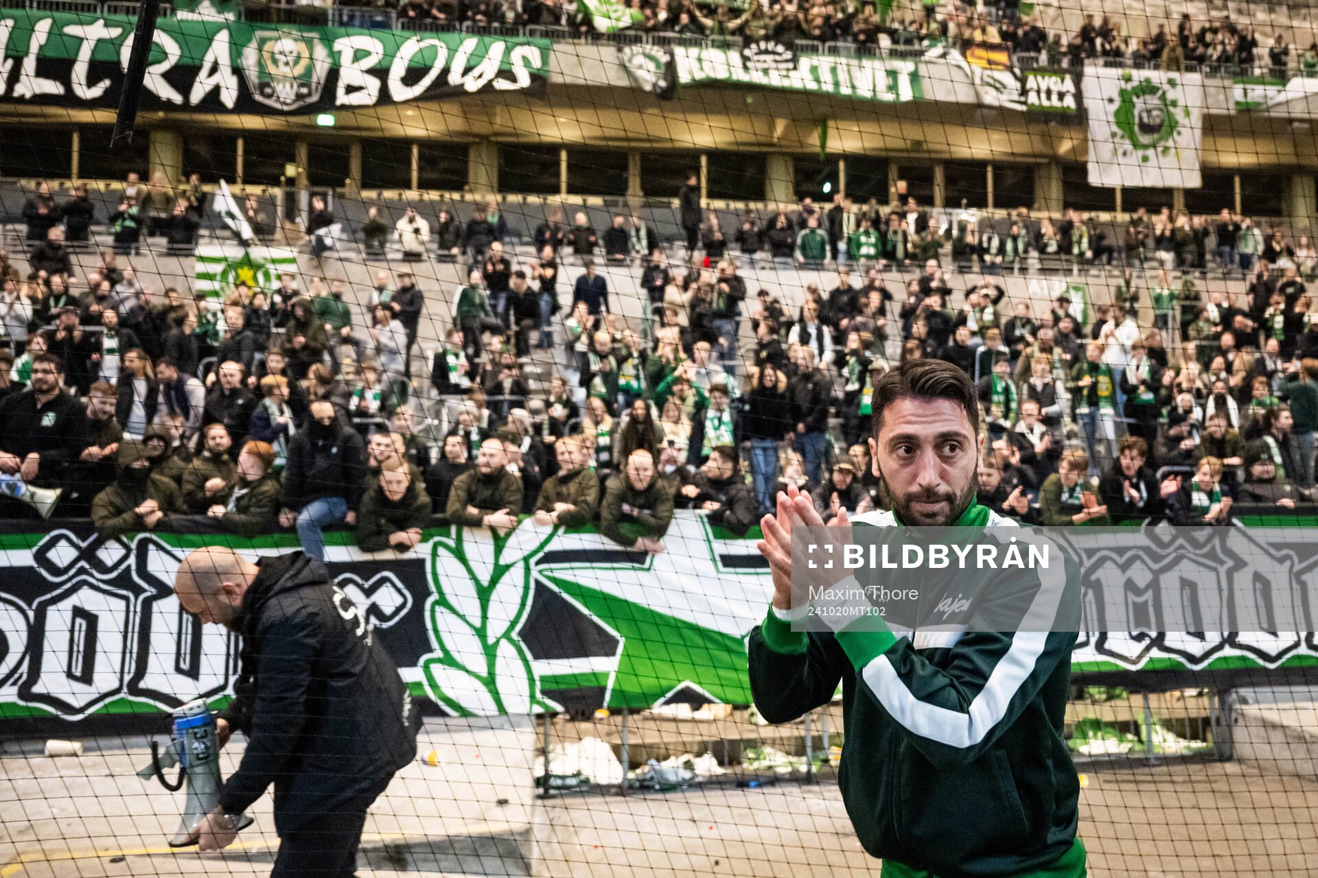 Hammarbys Nahir Besara tackar publiken