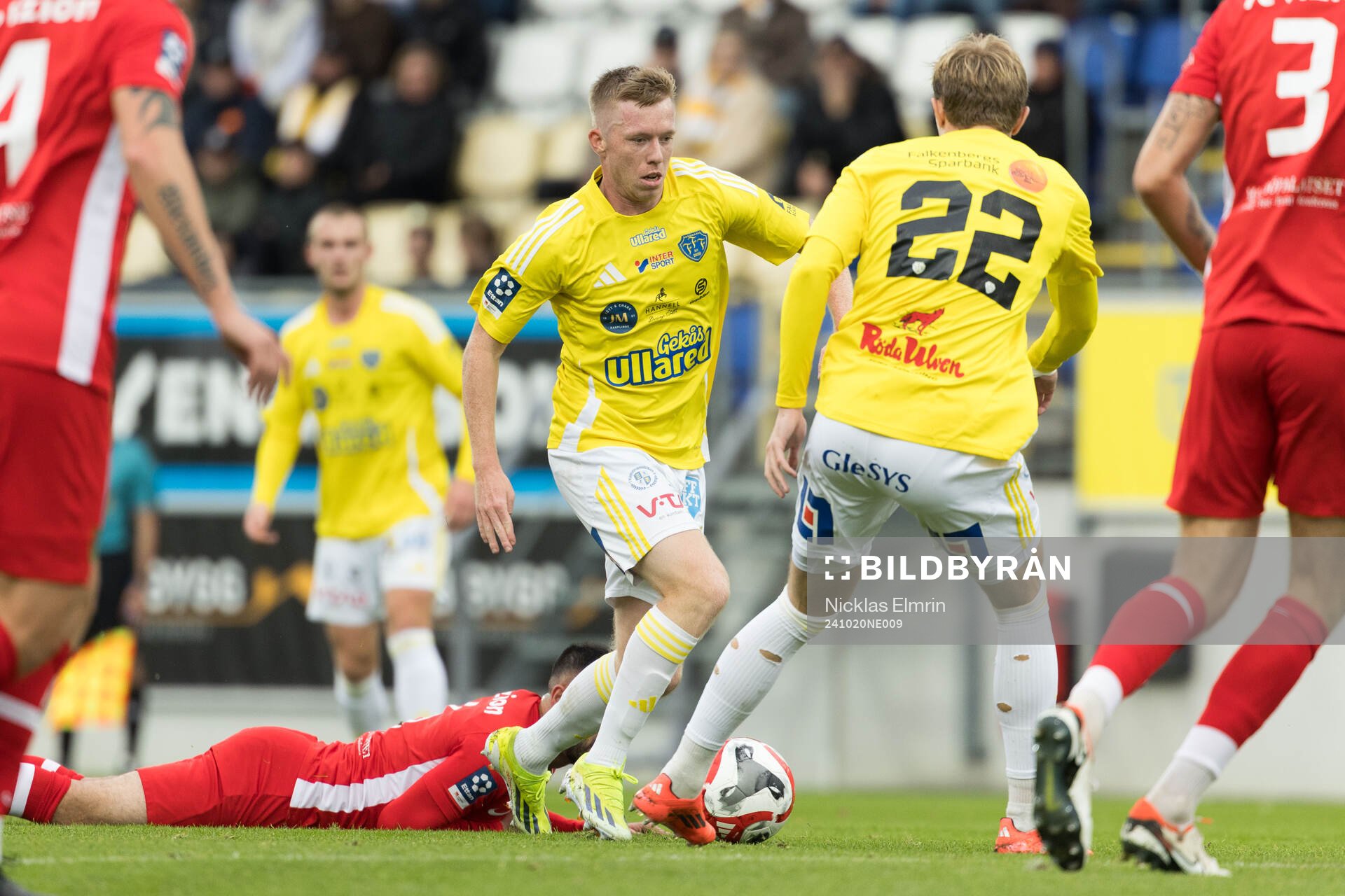 Falkenbergs Lucas Sibelius under fotbollsmatchen i Ettan södra mellan Falkenberg och Ariana FC den 20 oktober 2024 i Falkenberg.