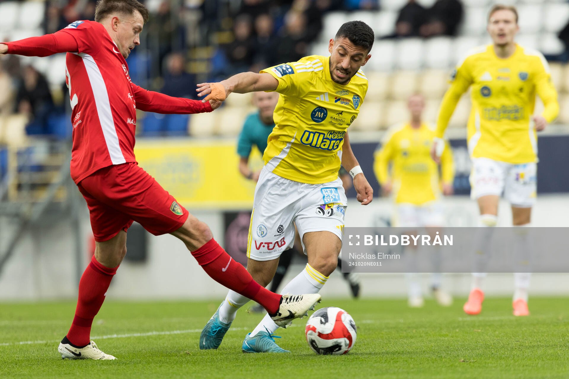 Ariana FCs Rasmus Lindkvist och Falkenbergs Leonardo Farah