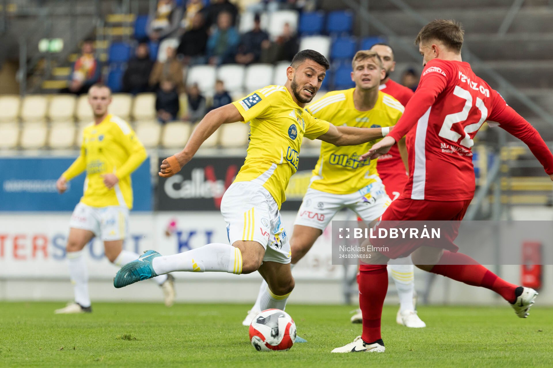 Falkenbergs Leonardo Farah Shahin och Ariana FCs Rasmus