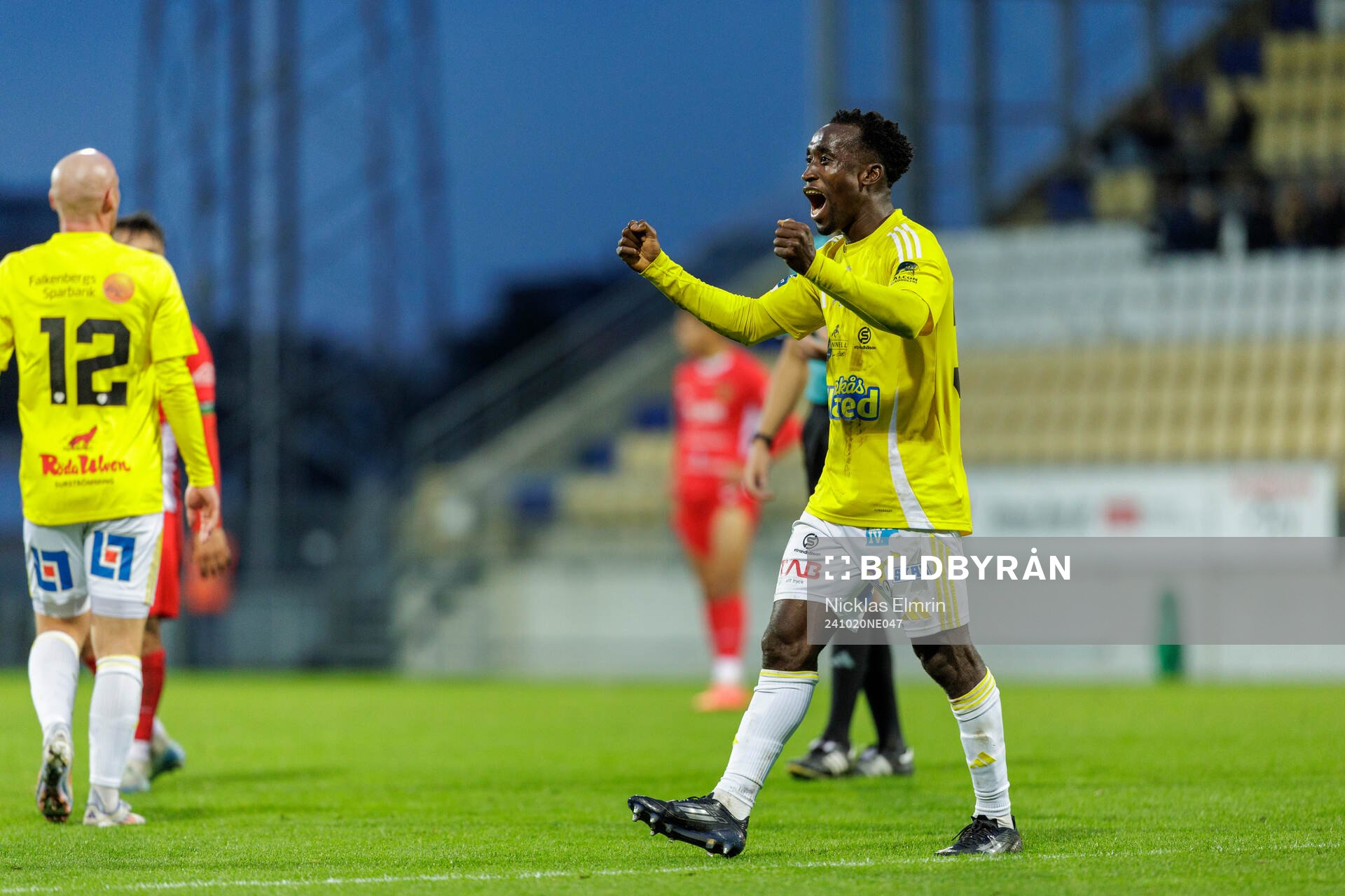 Falkenbergs Wanbe Godwin Aguda jublar
