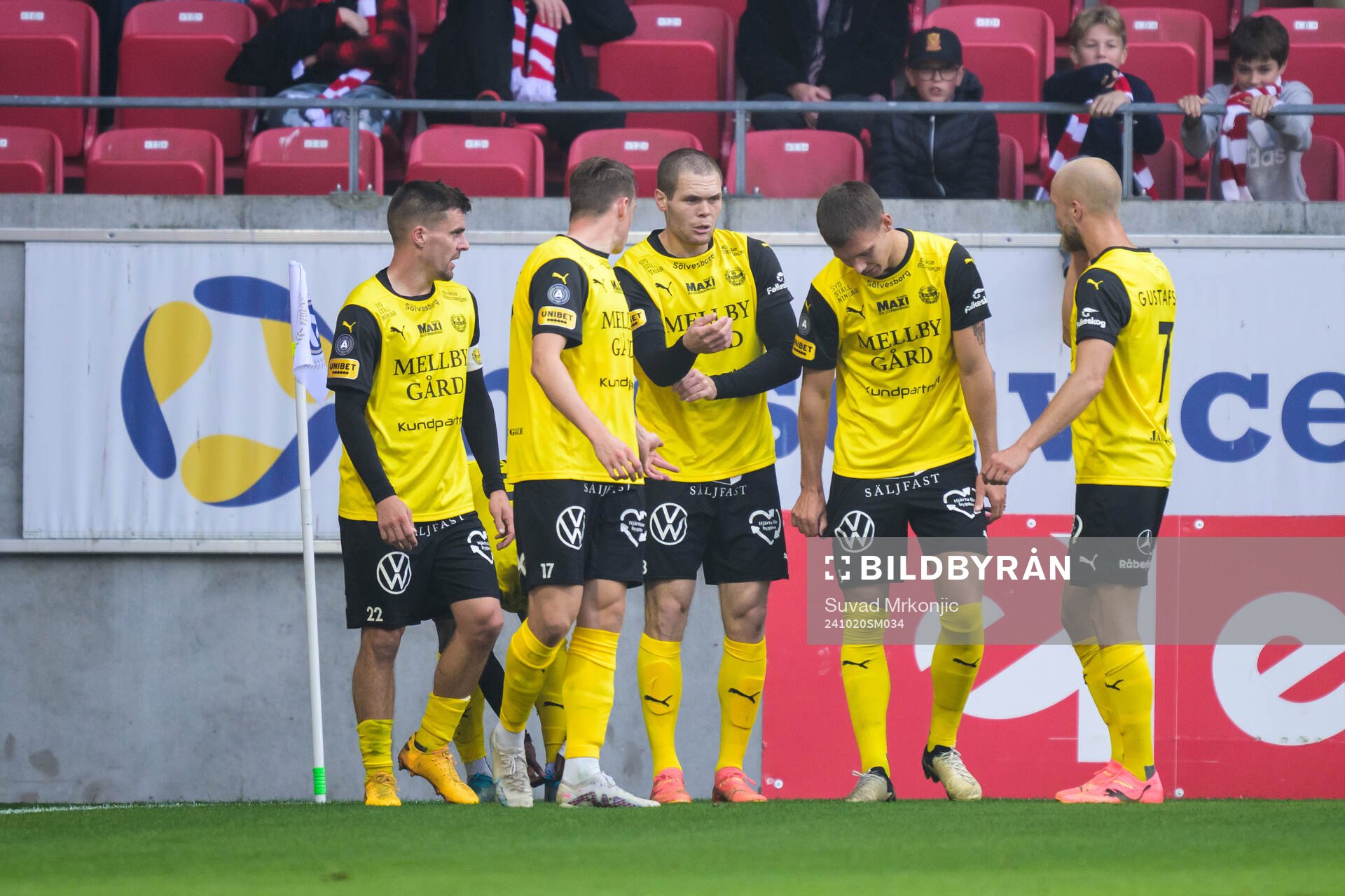 Mjällbys Jacob Bergström jublar efter 0-1 under fotbollsmatchen i Allsvenskan mellan Kalmar och Mjällby den 20 oktober 2024 i Kalmar. 