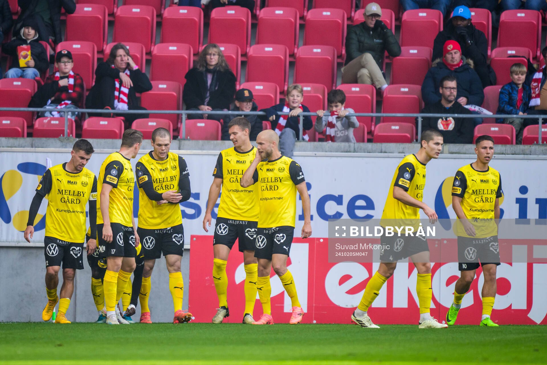 Mjällbys Jacob Bergström jublar efter 0-1 under fotbollsmatchen i Allsvenskan mellan Kalmar och Mjällby den 20 oktober 2024 i Kalmar. 