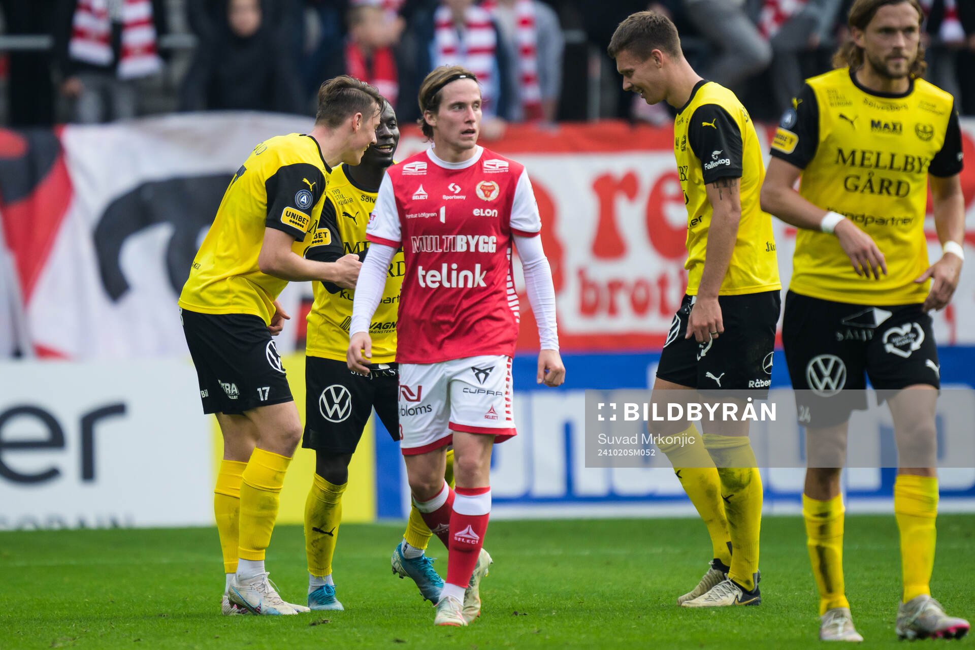 Mjällbys Elliot Stroud jublar och Kalmars Johan Karlsson