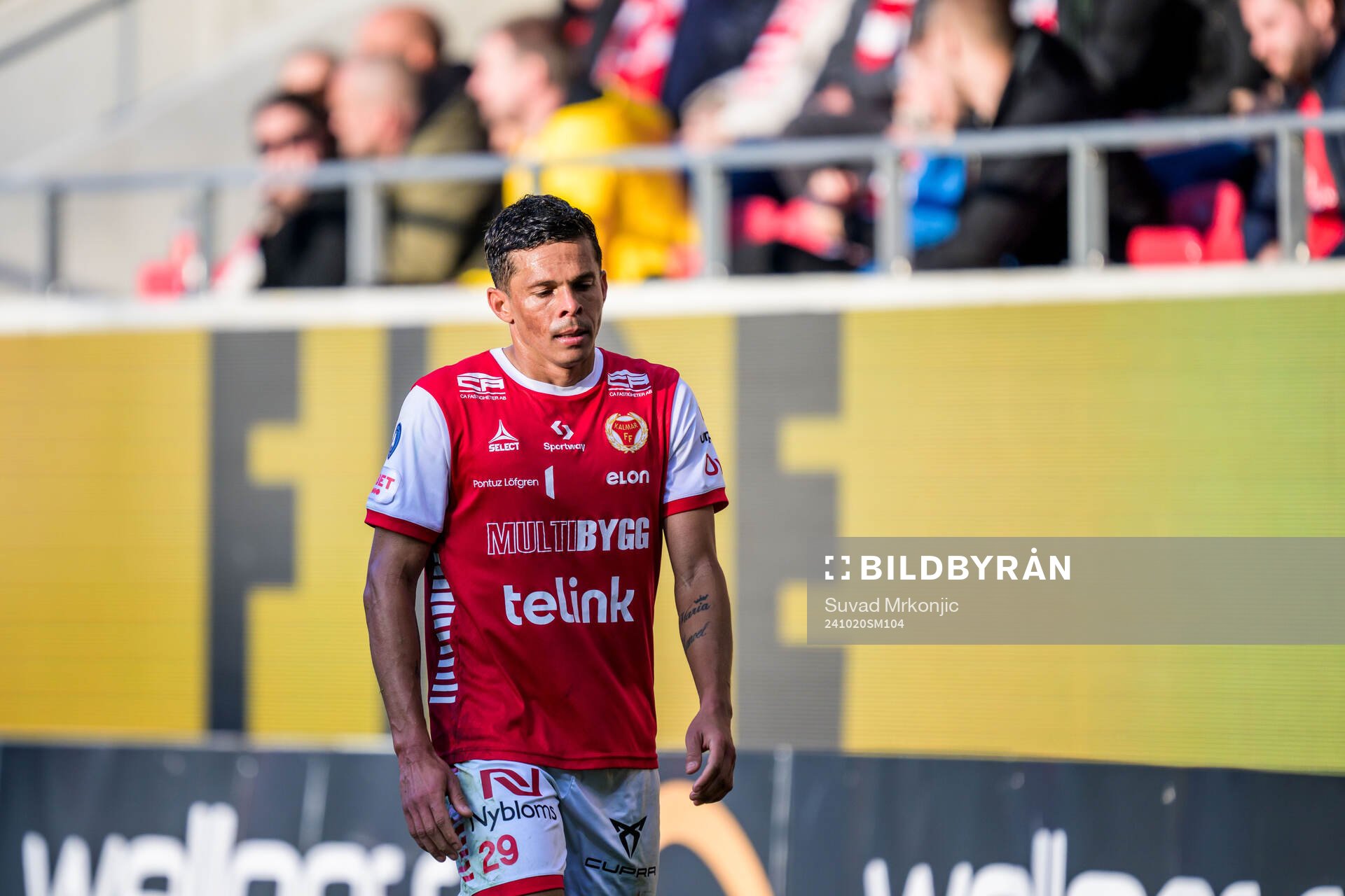 Kalmars Romario Pereira Sipiao lämnar planen