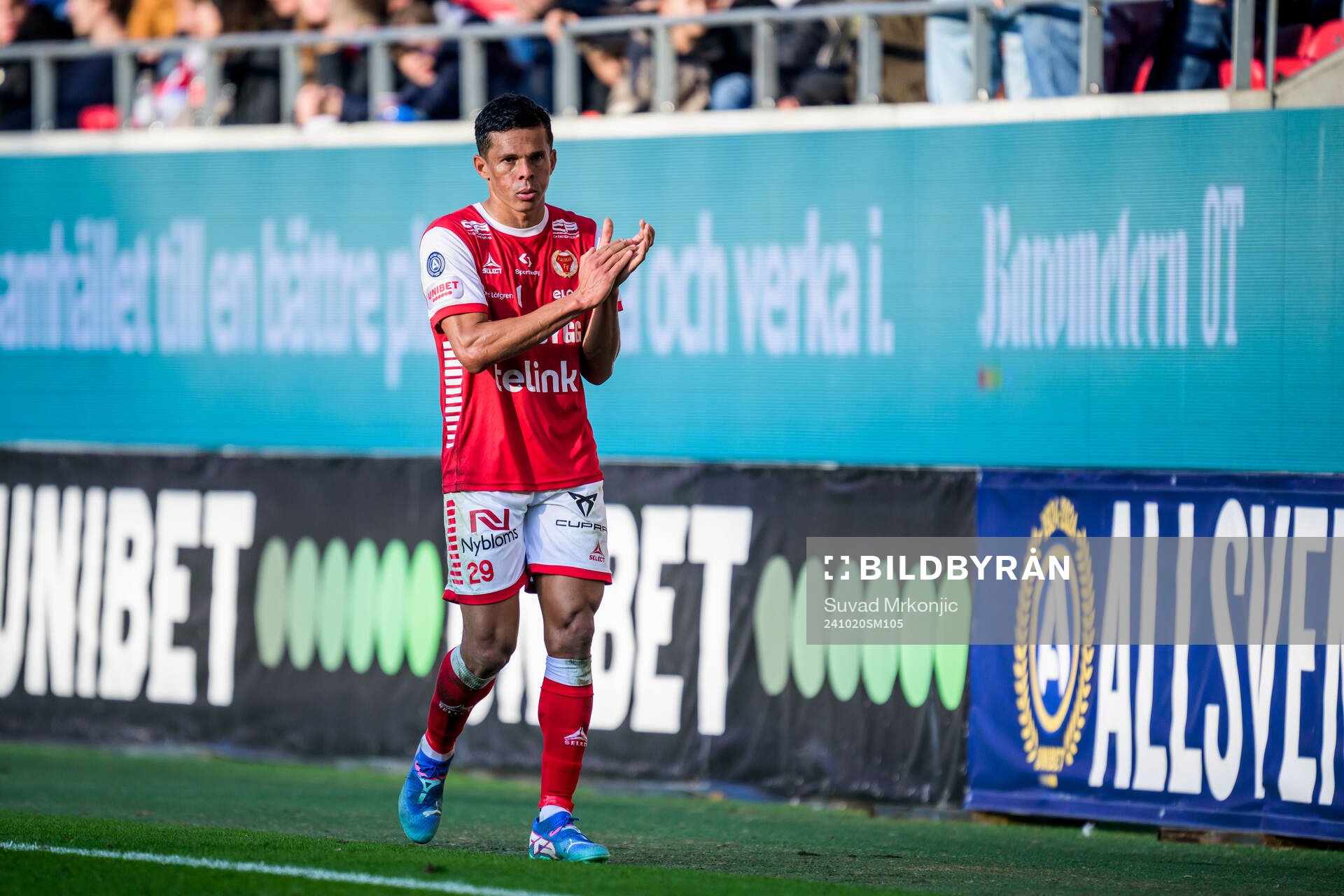 Kalmars Romario Pereira Sipiao lämnar planen