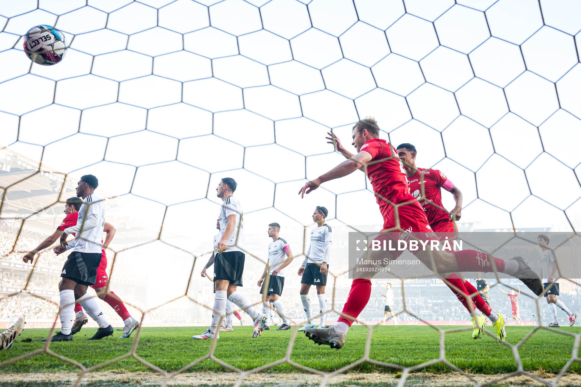 Aune Heggebø of Brann celebrates