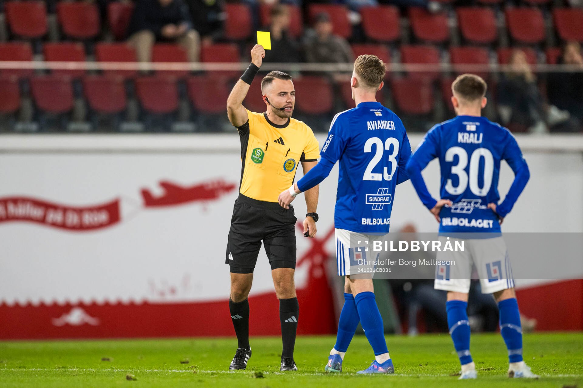 Domare Jasmin Svraka tilldelar GIF Sundsvalls Hugo Aviander