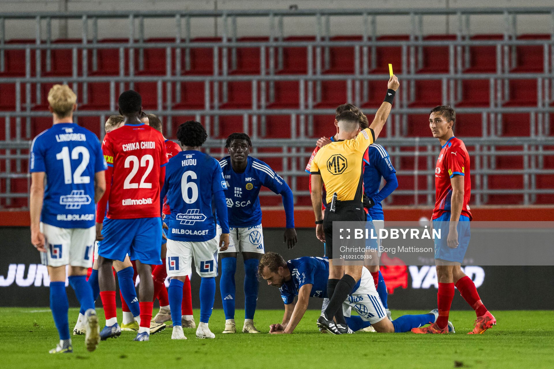 Helsingborgs Wilhelm Nilsson tilldelas ett gult kort