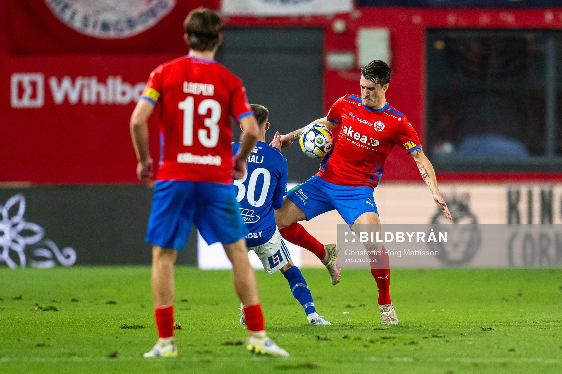GIF Sundsvalls Anton Kralj i en situation med Helsingborgs
