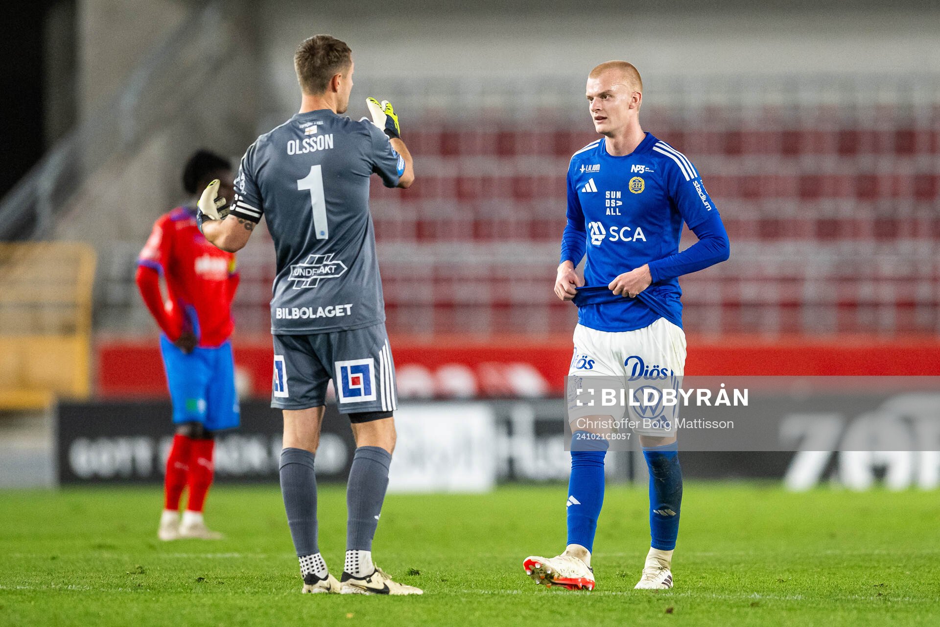 GIF Sundsvalls målvakt Jonas Olsson och Lucas Forsberg