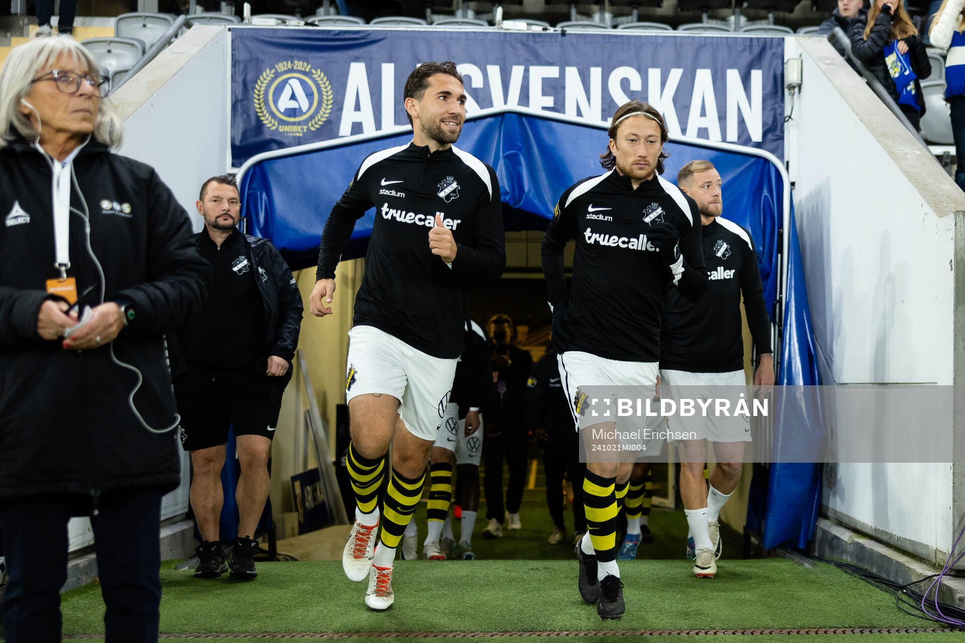 AIKs spelare på väg ut för att värma upp