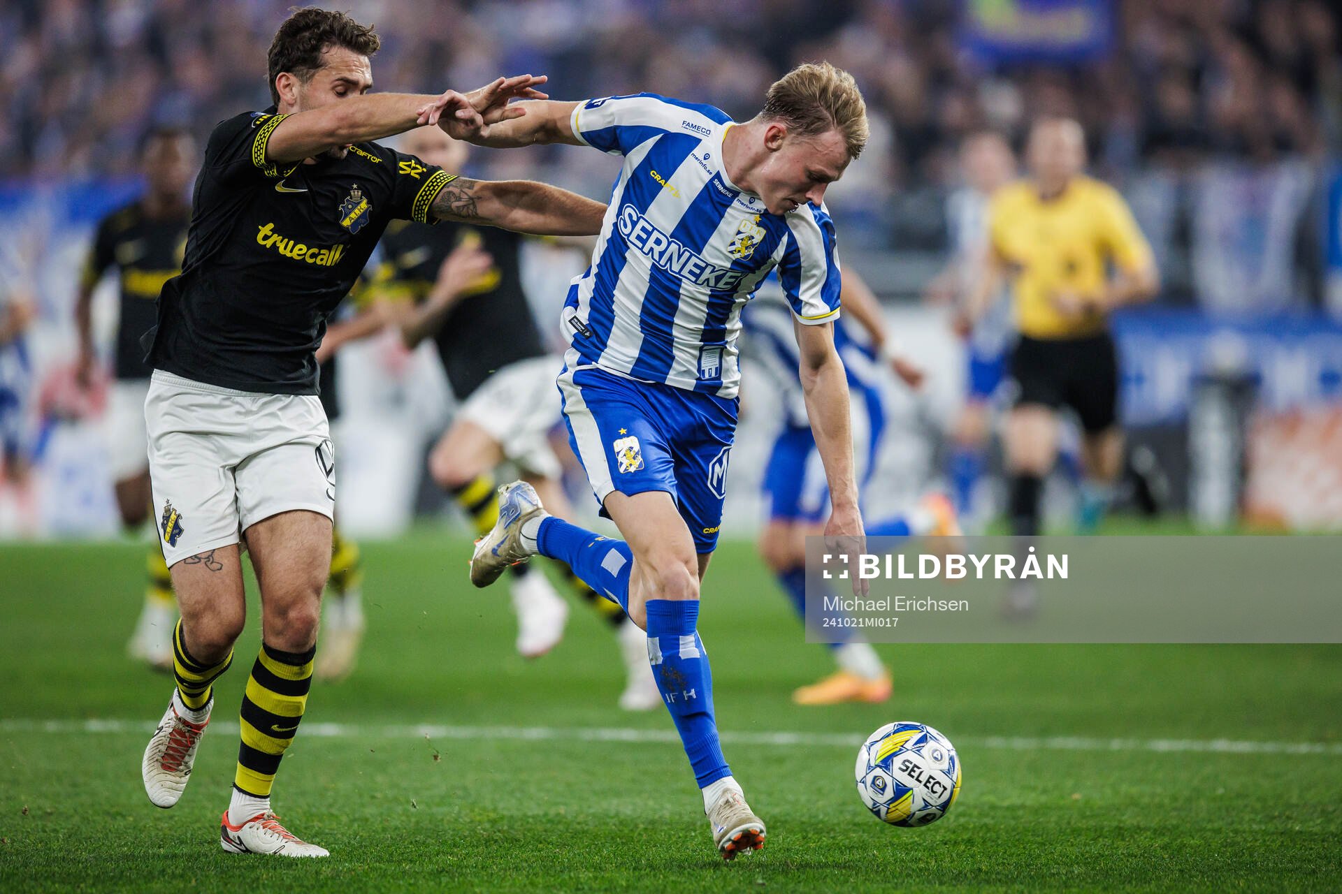 AIKs Benjamin Tiedemann Hansen och IFK Göteborgs Laurs