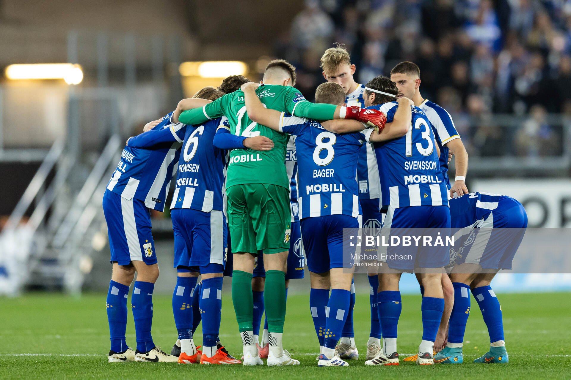 IFK Göteborgs spelare samlade innan andra halvleken av