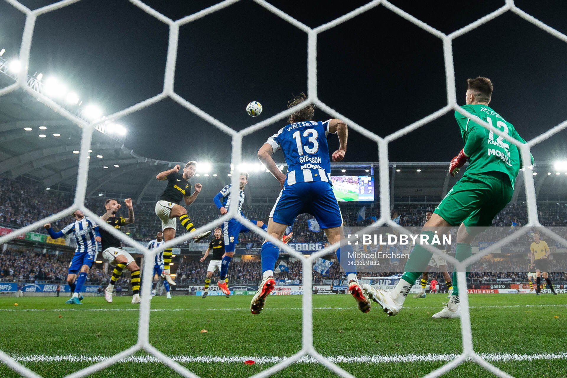 AIKs Benjamin Tiedemann Hansen nickar in 1-2 i mål bakom