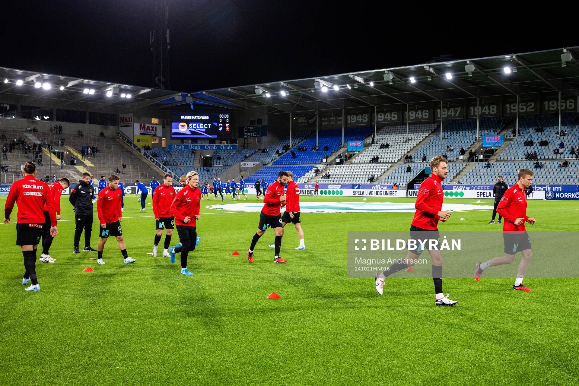 Brommapojkarnas spelare på uppvärmningen