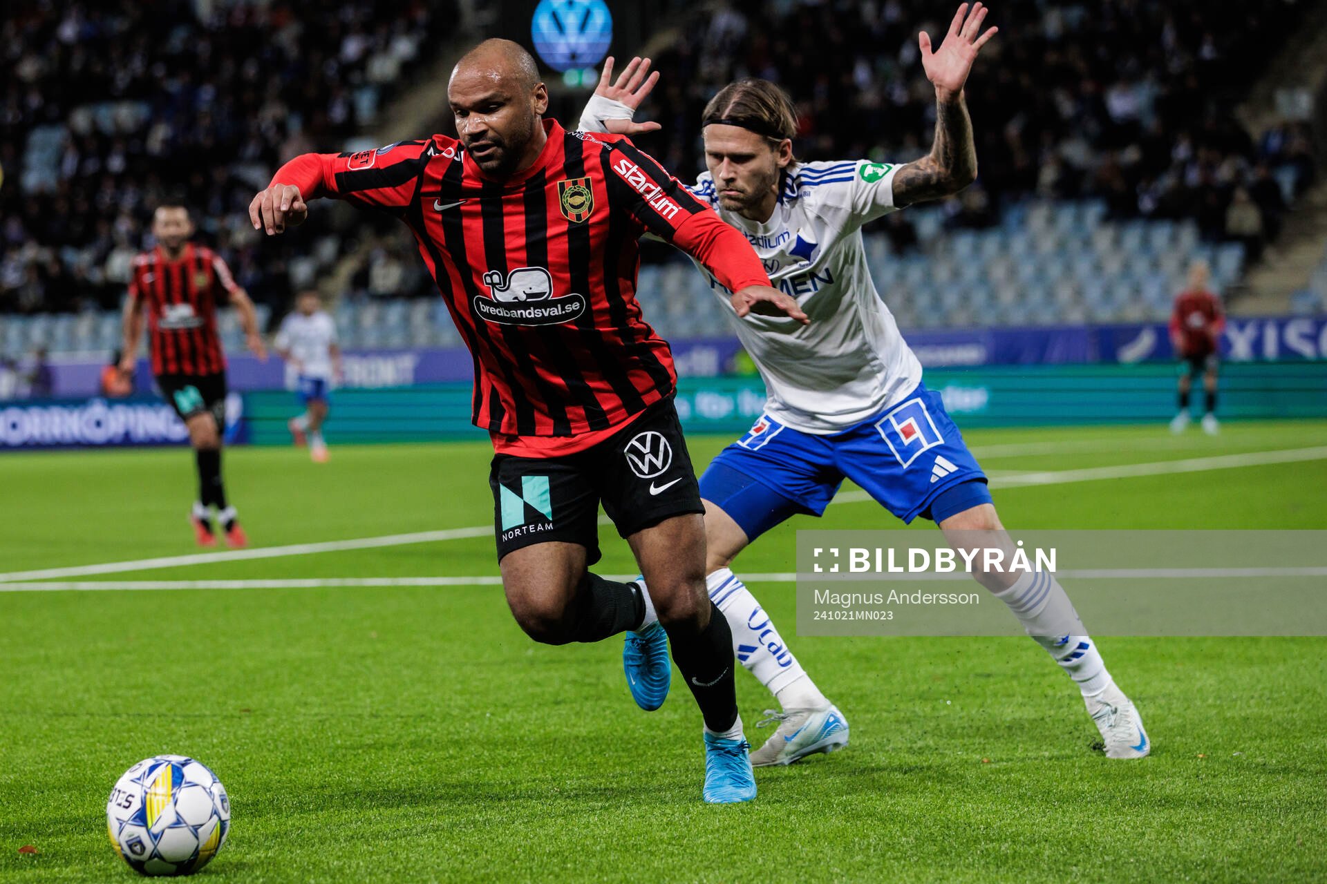 Brommapojkarnas Serge-Junior Martinsson Ngouali och IFK