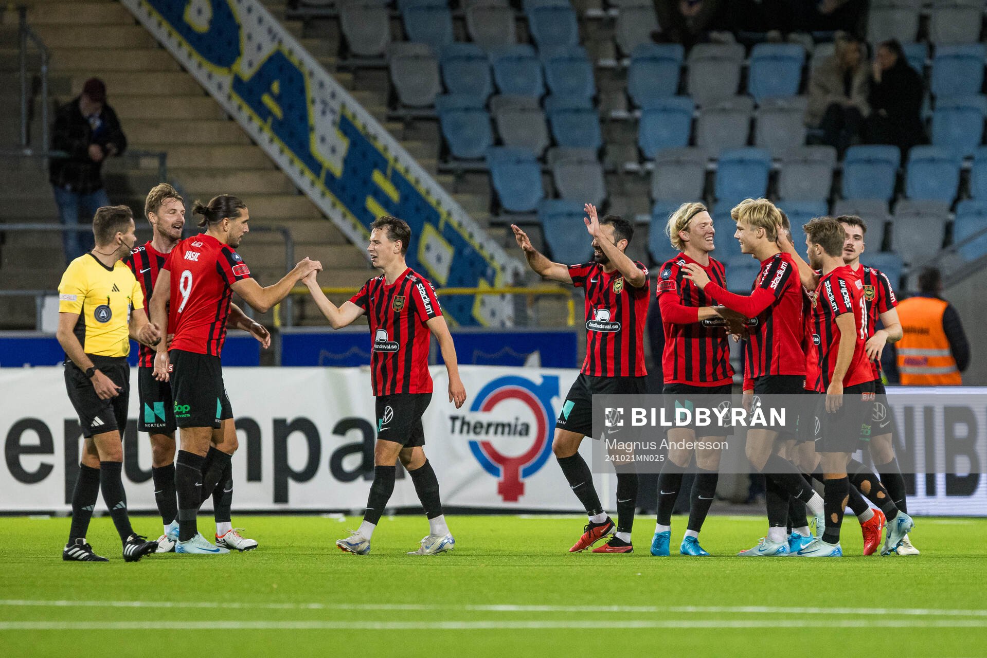 Brommapojkarnas Theo Bergvall jublar