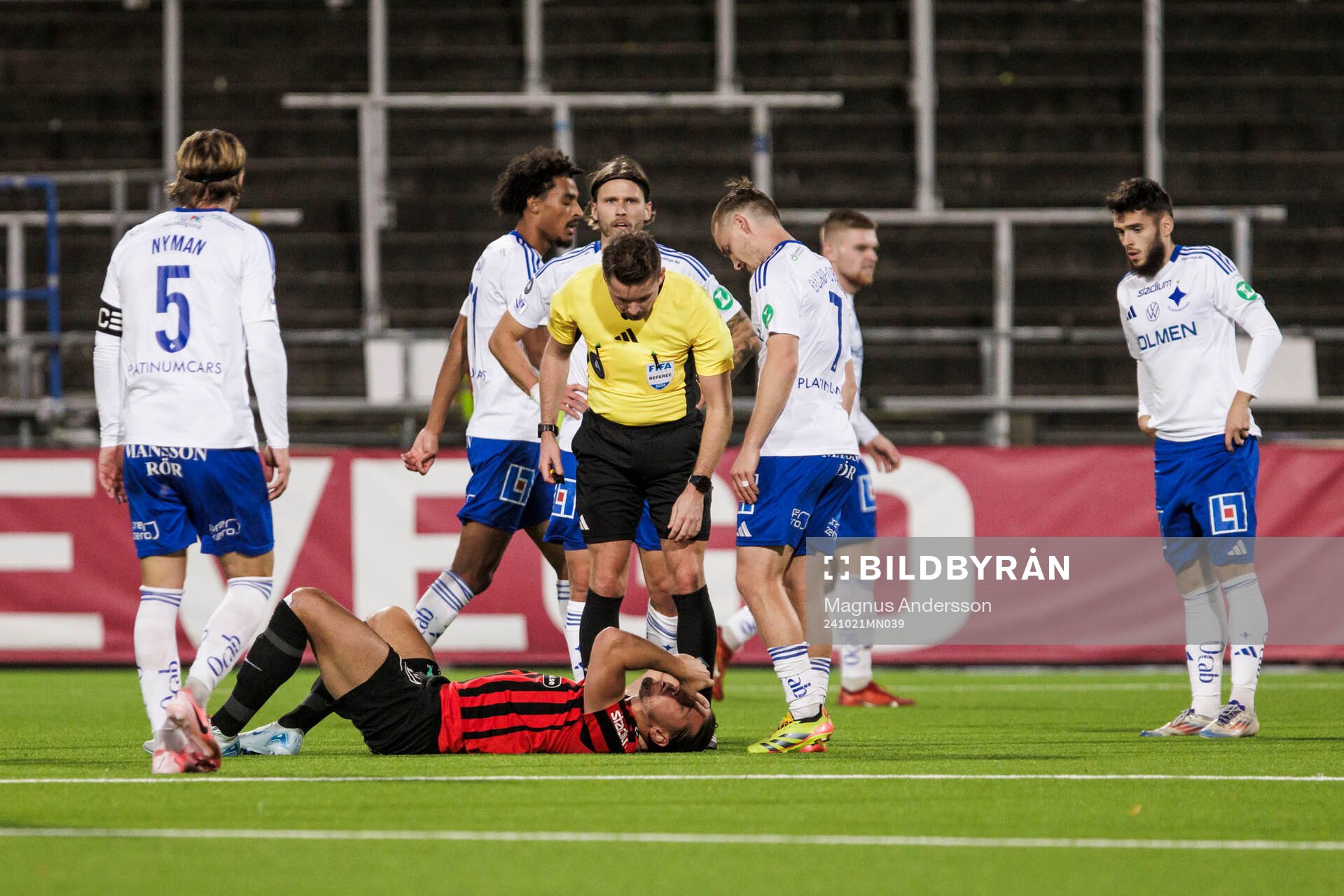 Brommapojkarnas Nikola Vasic har ont