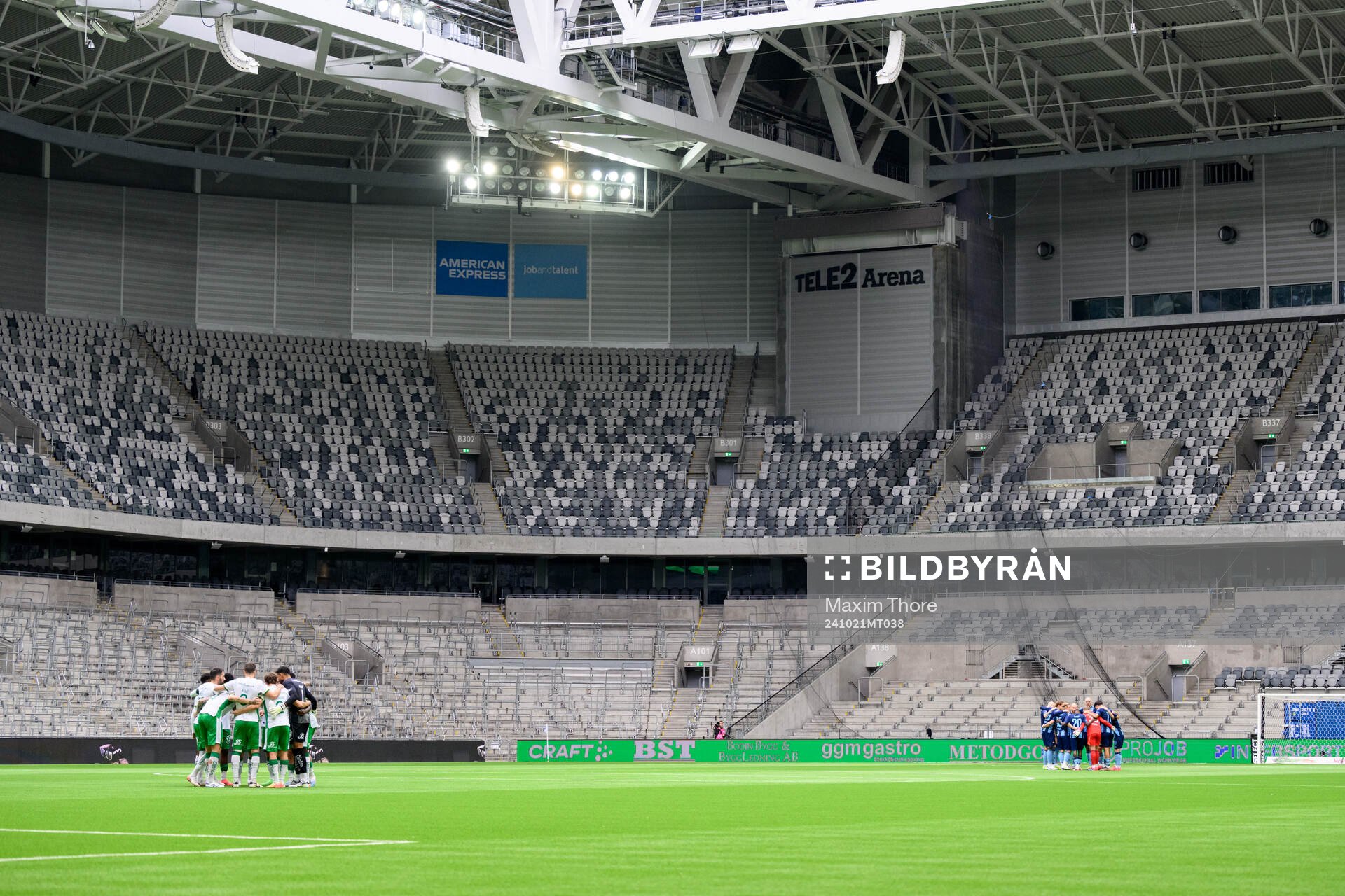 Spelarna samlas inför fotbollsmatchen i Allsvenskan mellan Hammarby och Djurgården den 21 oktober 2024 i Stockholm. 