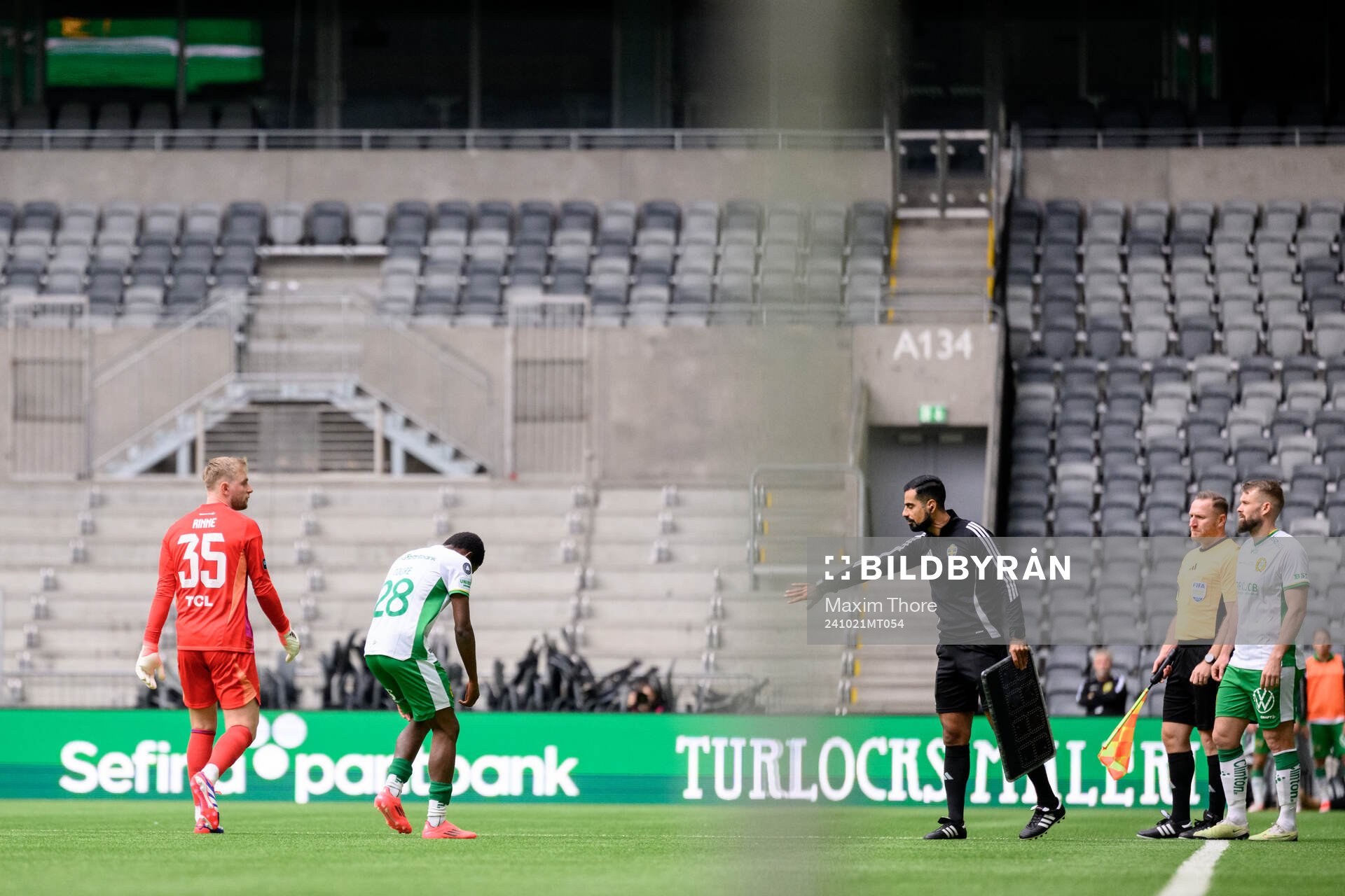 Djurgårdens Jacob Rinne och Hammarbys Bouzomana Toure