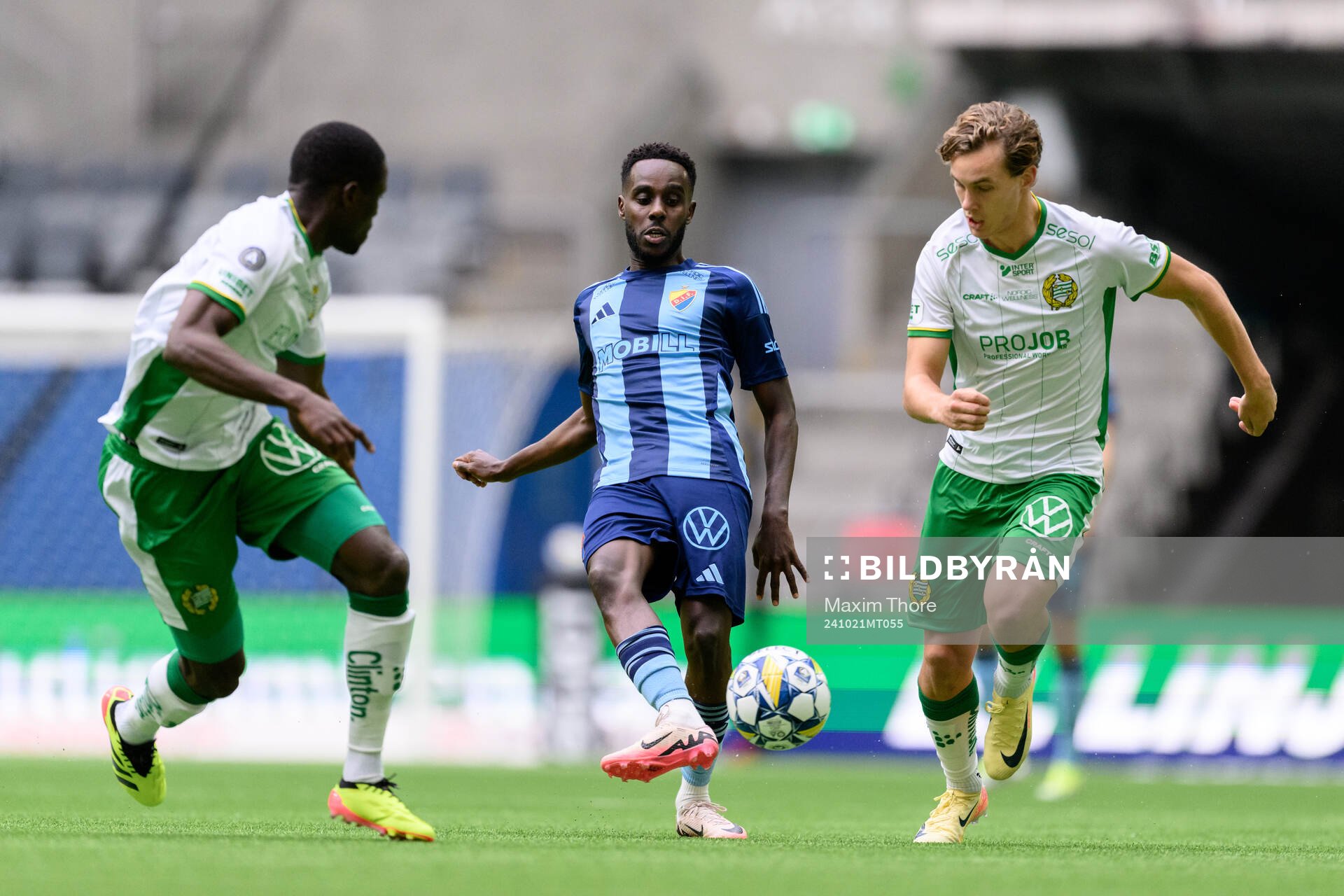 Djurgårdens Tokmac Nguen och Hammarbys Hampus Skoglund