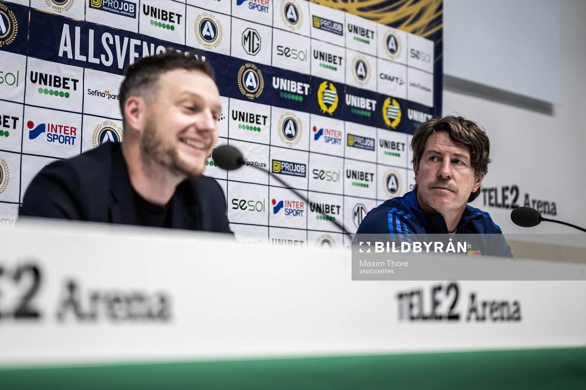 Hammarbys tränare Kim Hellberg och Djurgårdens tränare Thomas Lagerlöf vid en presskonferens efter fotbollsmatchen i Allsvenskan mellan Hammarby och Djurgården den 21 oktober 2024 i Stockholm.