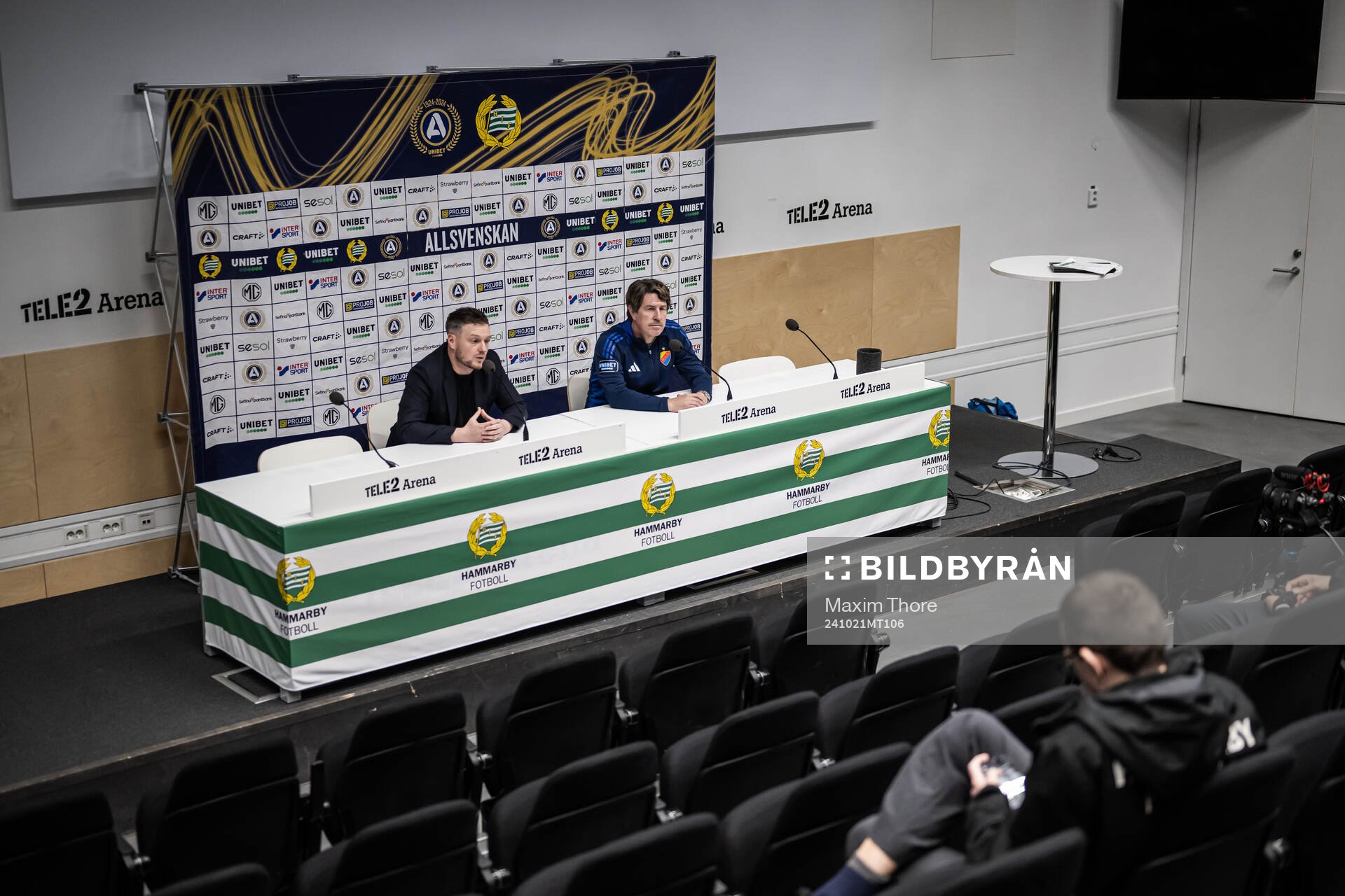 Hammarbys tränare Kim Hellberg och tränare Kim Bergstrand vid en presskonferens efter fotbollsmatchen i Allsvenskan mellan Hammarby och Djurgården den 21 oktober 2024 i Stockholm.