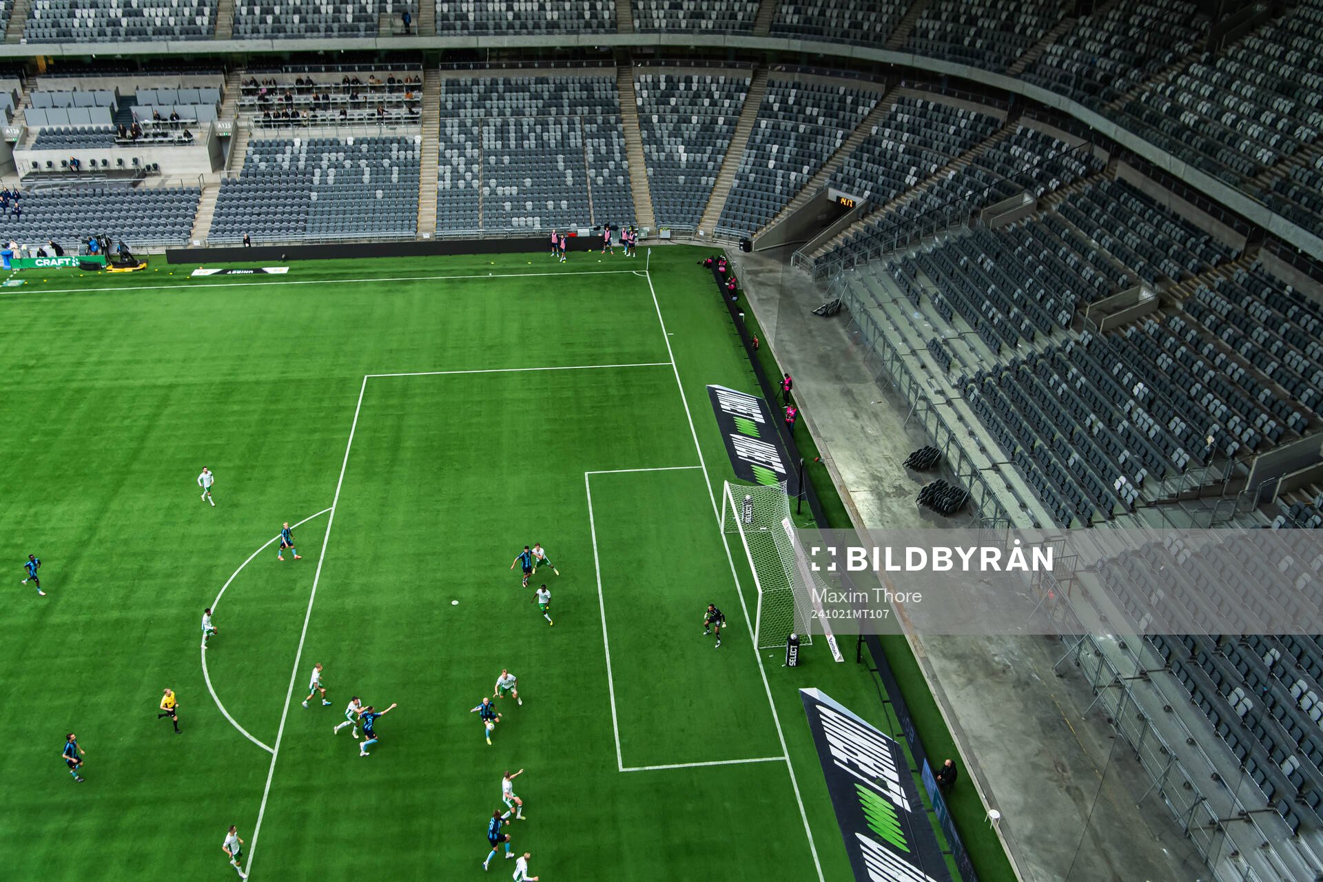 Spel framför tomma läktare på Tele2 Arena