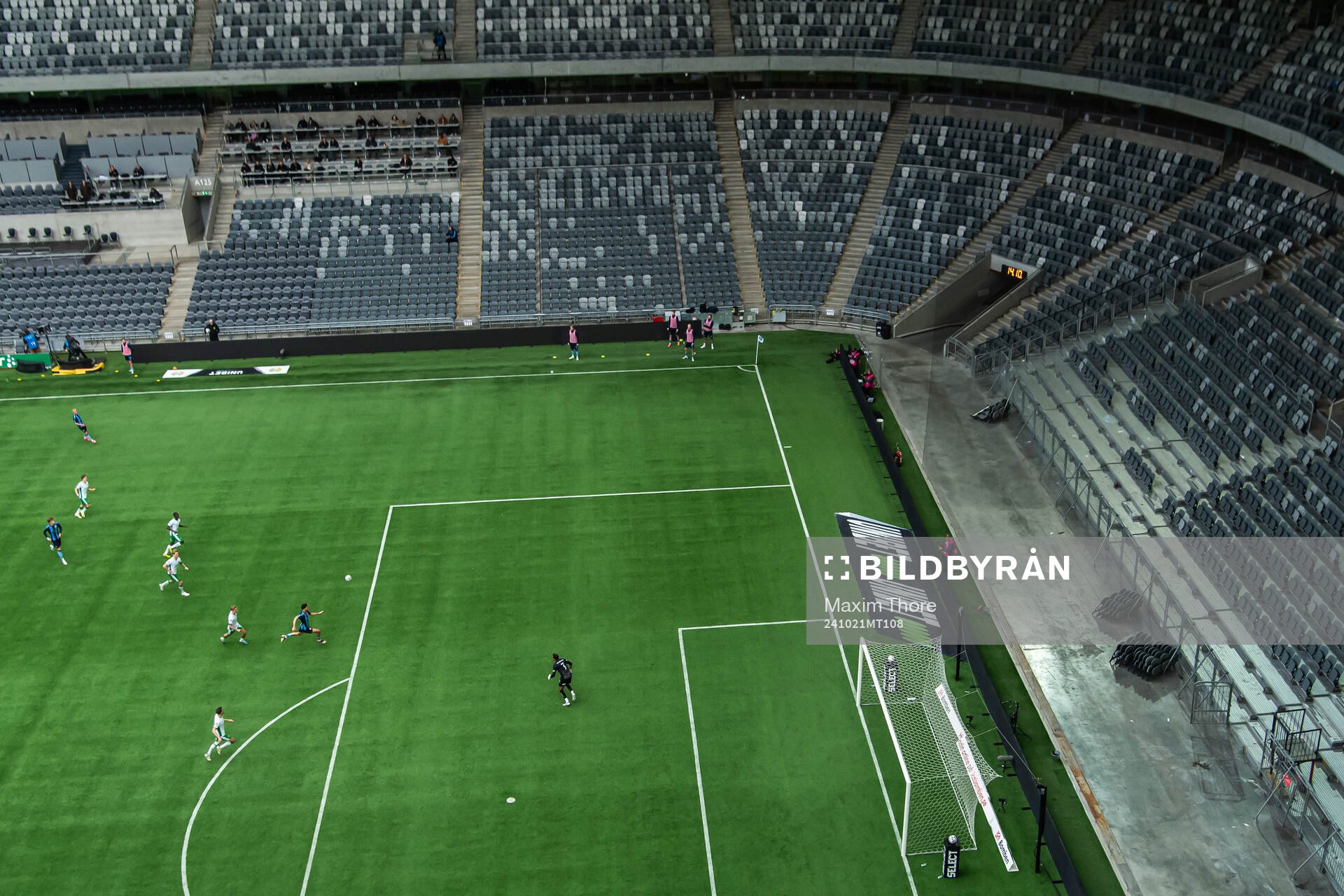Spel framför tomma läktare på Tele2 Arena