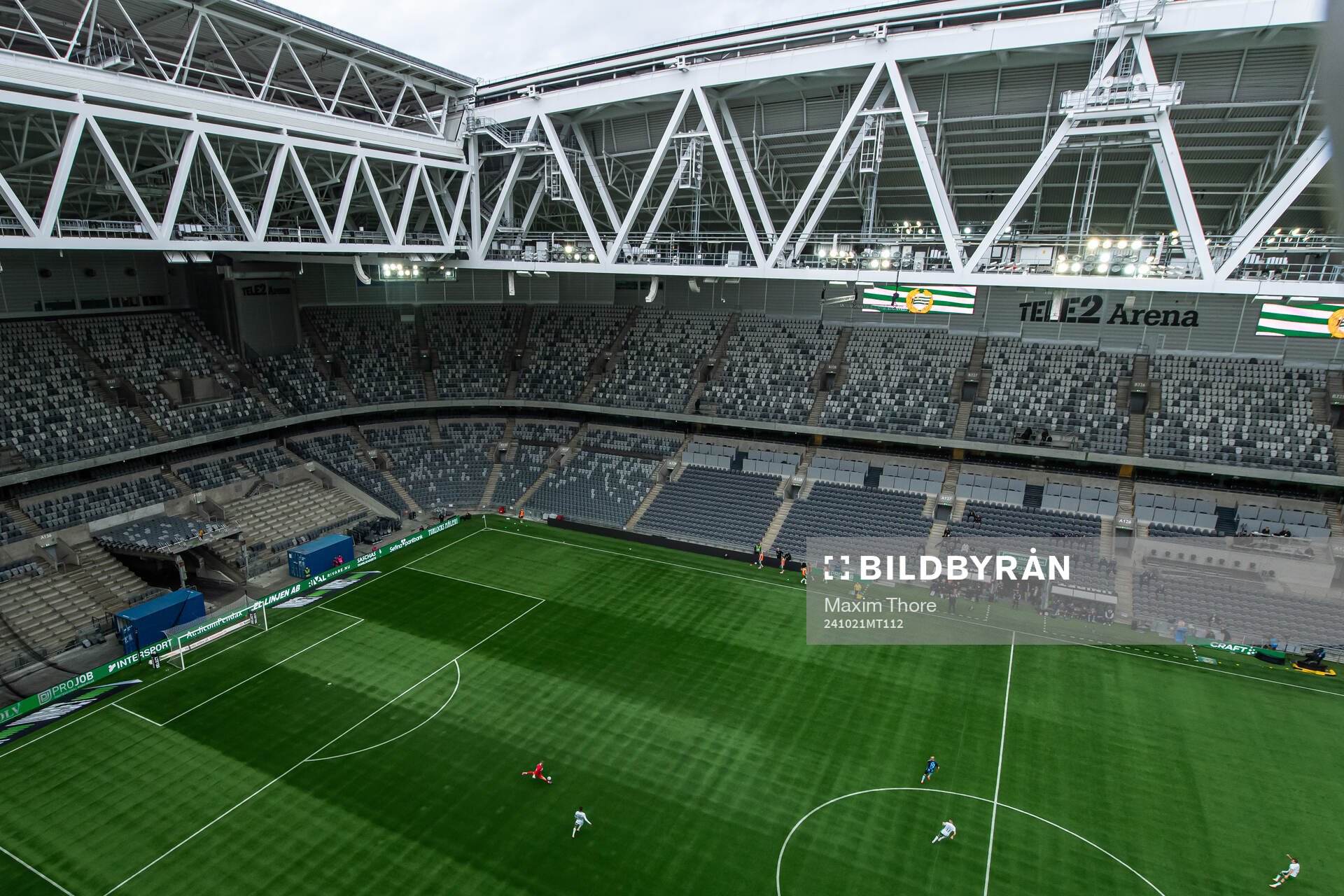 Spel framför tomma läktare under fotbollsmatchen i Allsvenskan mellan Hammarby och Djurgården den 21 oktober 2024 i Stockholm. 