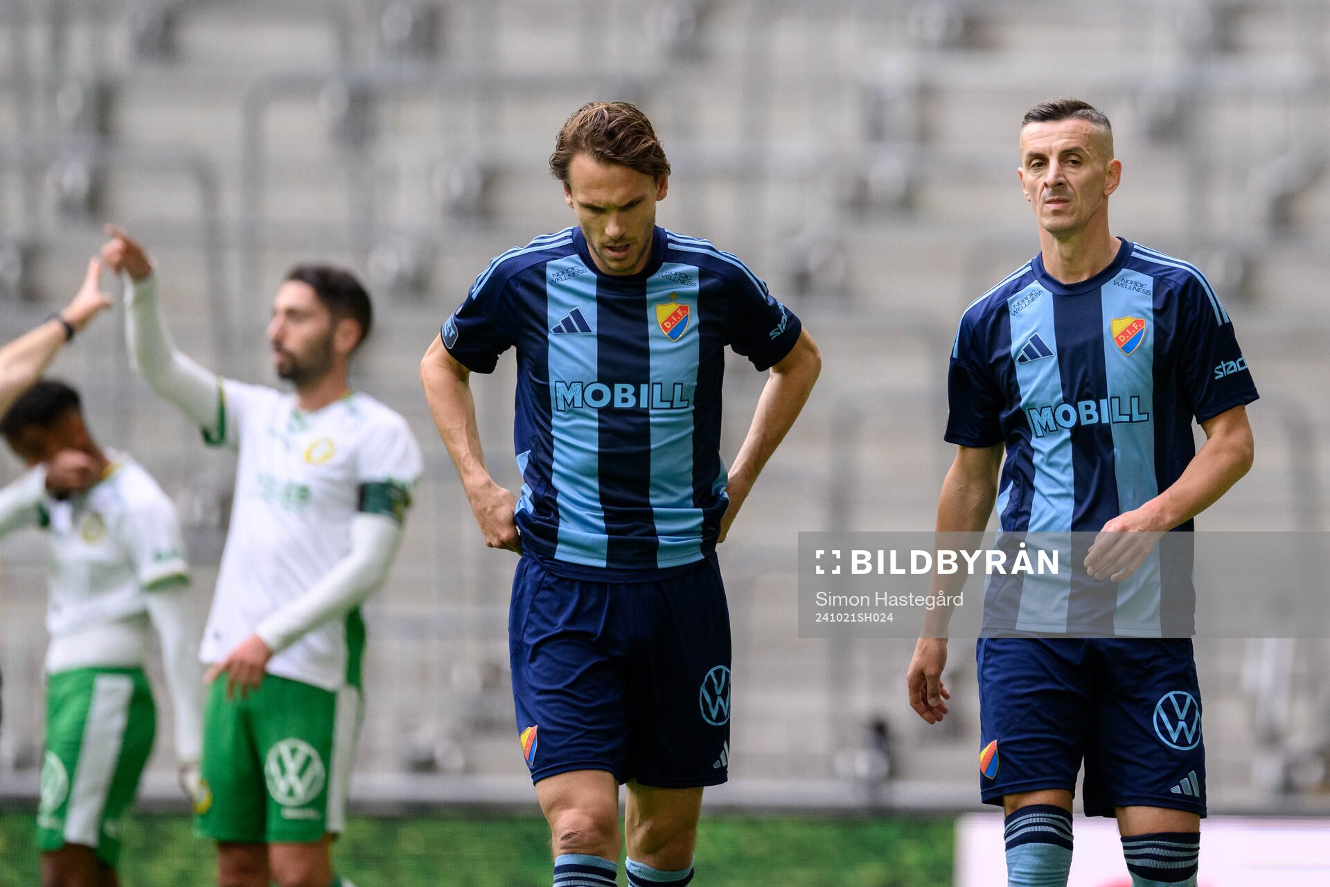 Djurgårdens Albin Ekdal och Haris Radetinac deppar