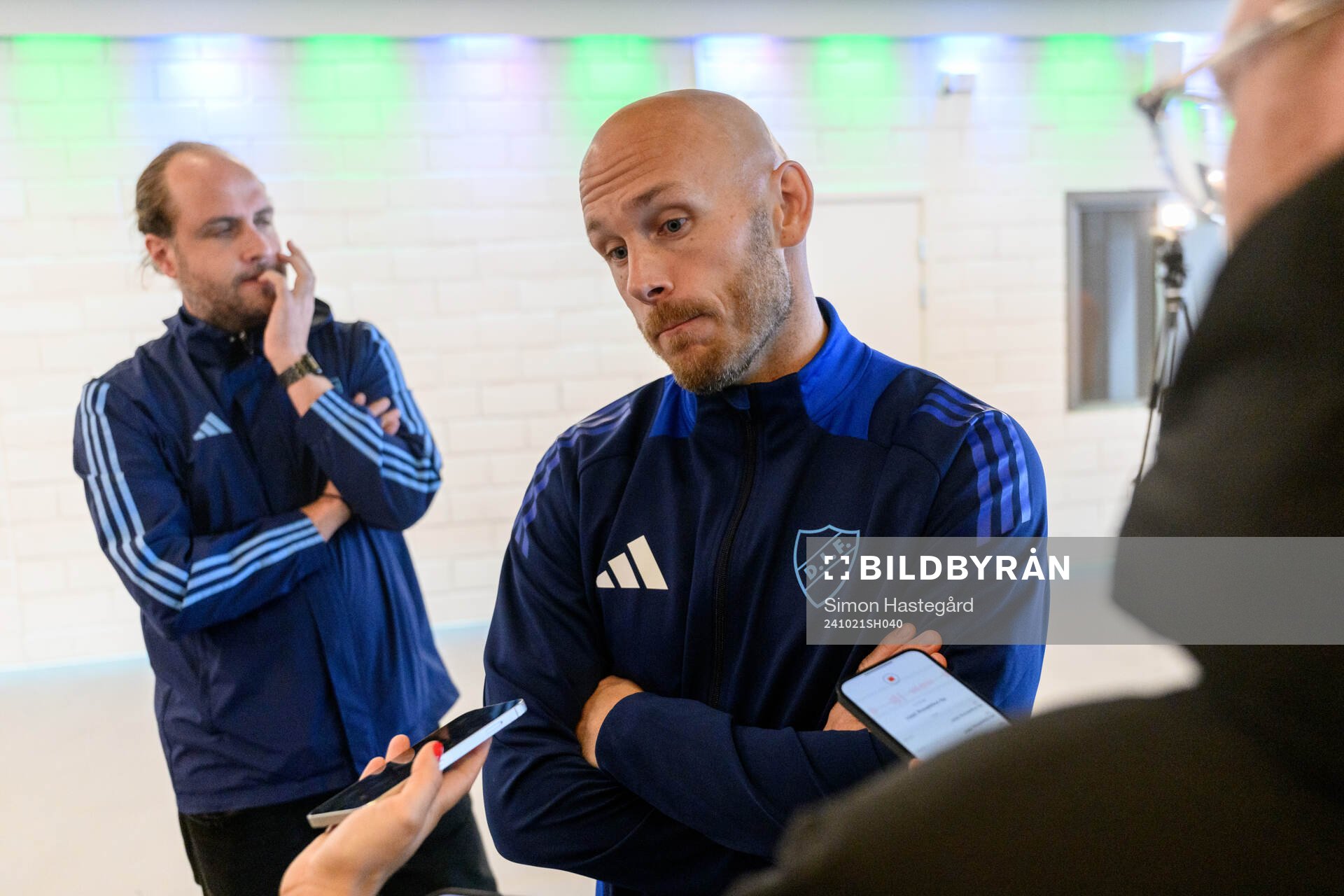Djurgårdens Magnus Eriksson blir intervjuad