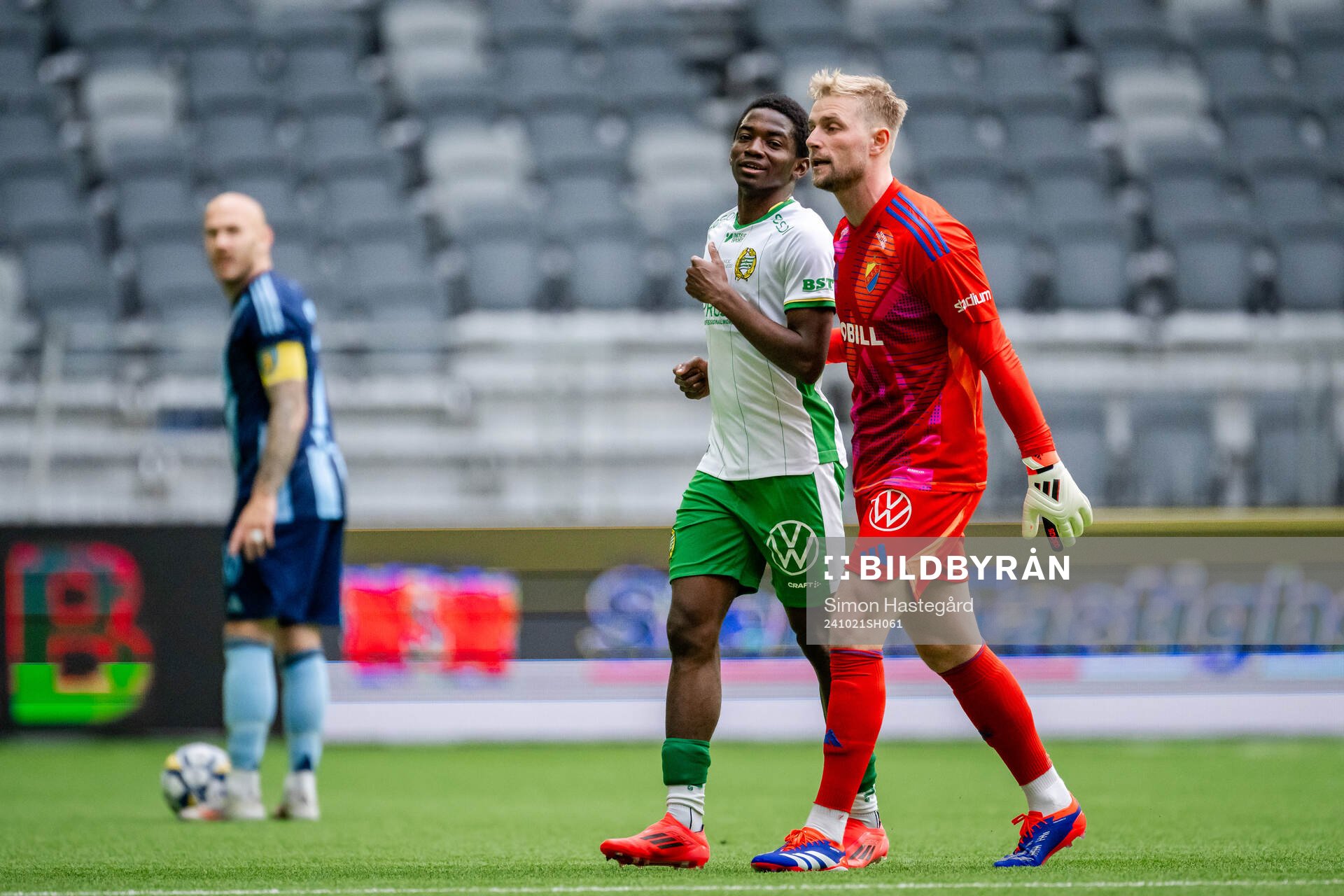 Hammarbys Bouzomana Toure och Djurgårdens målvakt Jacob