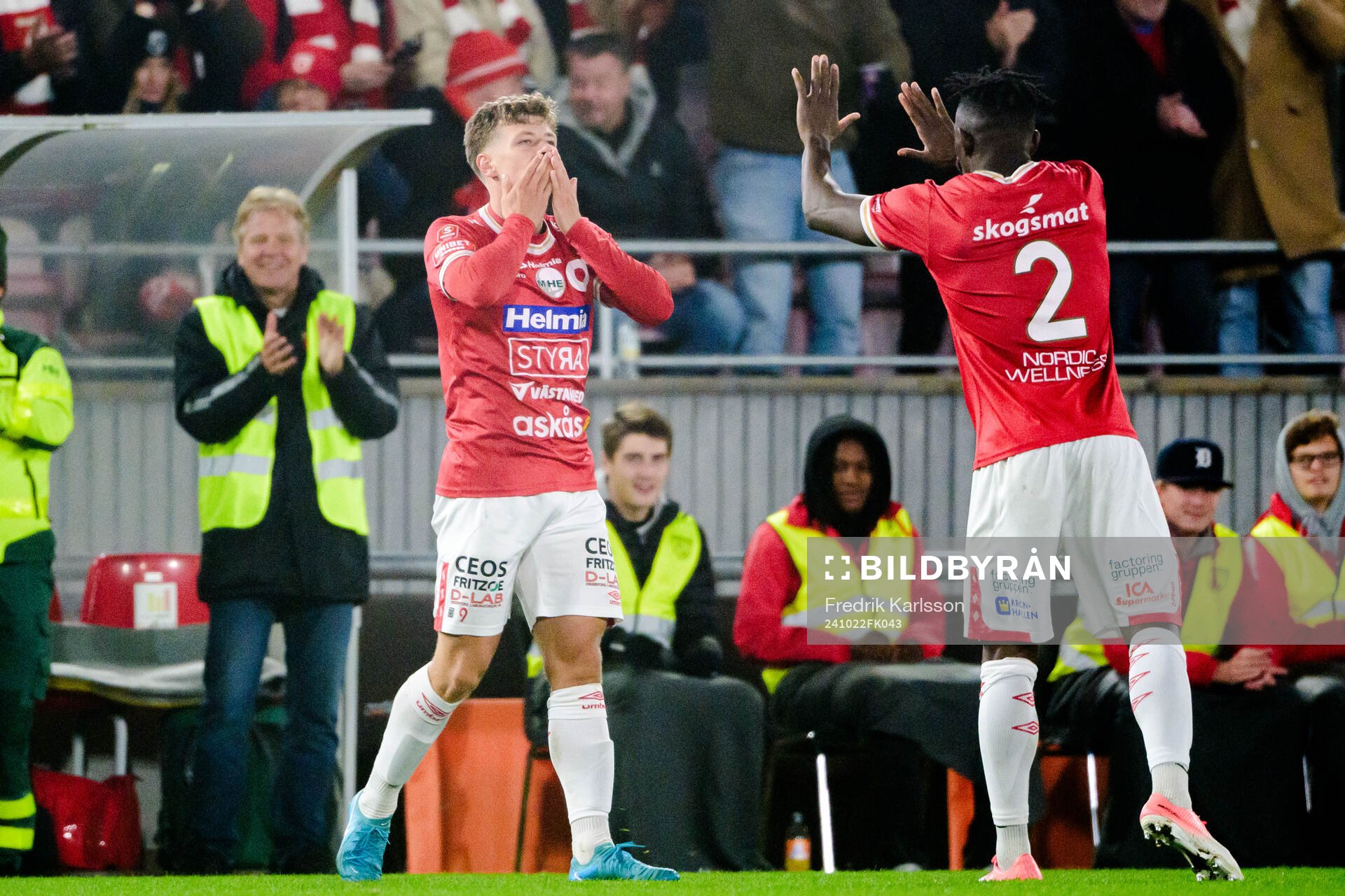 Degerfors Gustav Lindgren jublar med Mamadouba Diaby