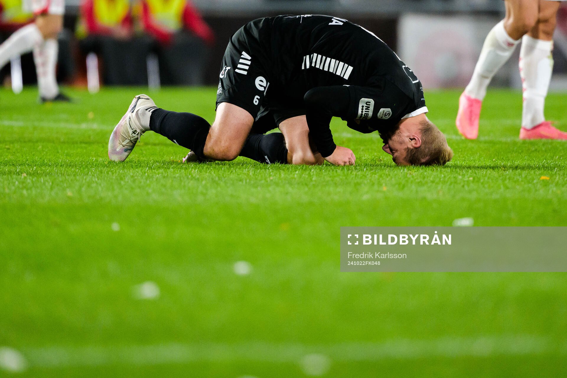 Örebros Sebastian Crona deppar