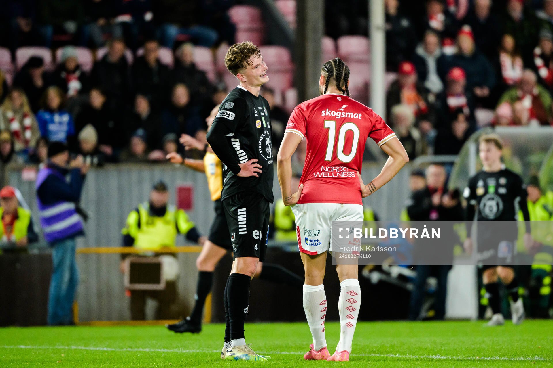 Örebros Erik McCue och Degerfors Dijan Vukojevic