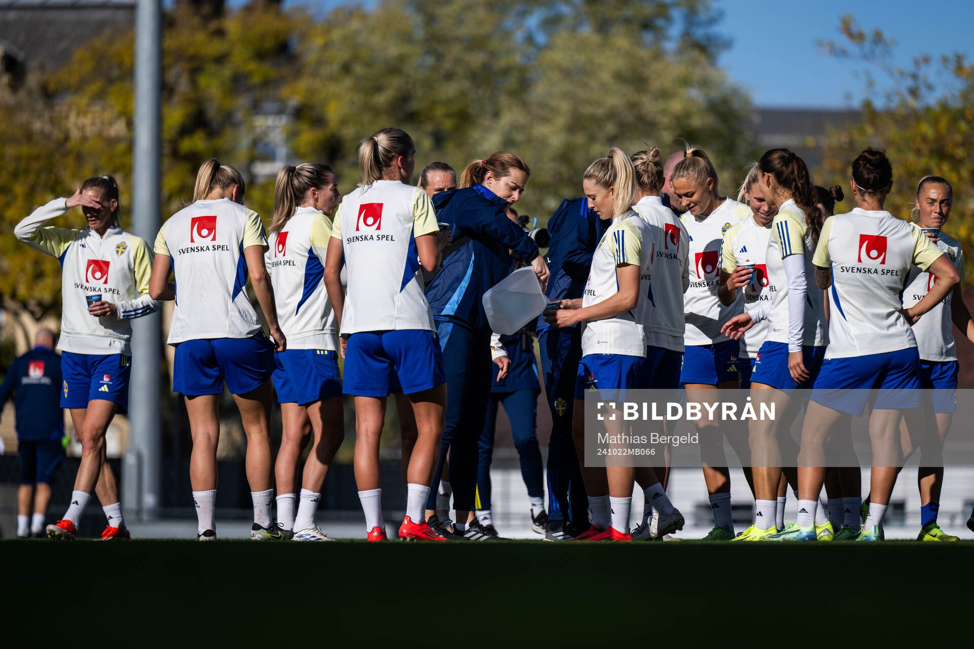 Physio Jenny Larsson pours water for Rebecka Blomqvist of