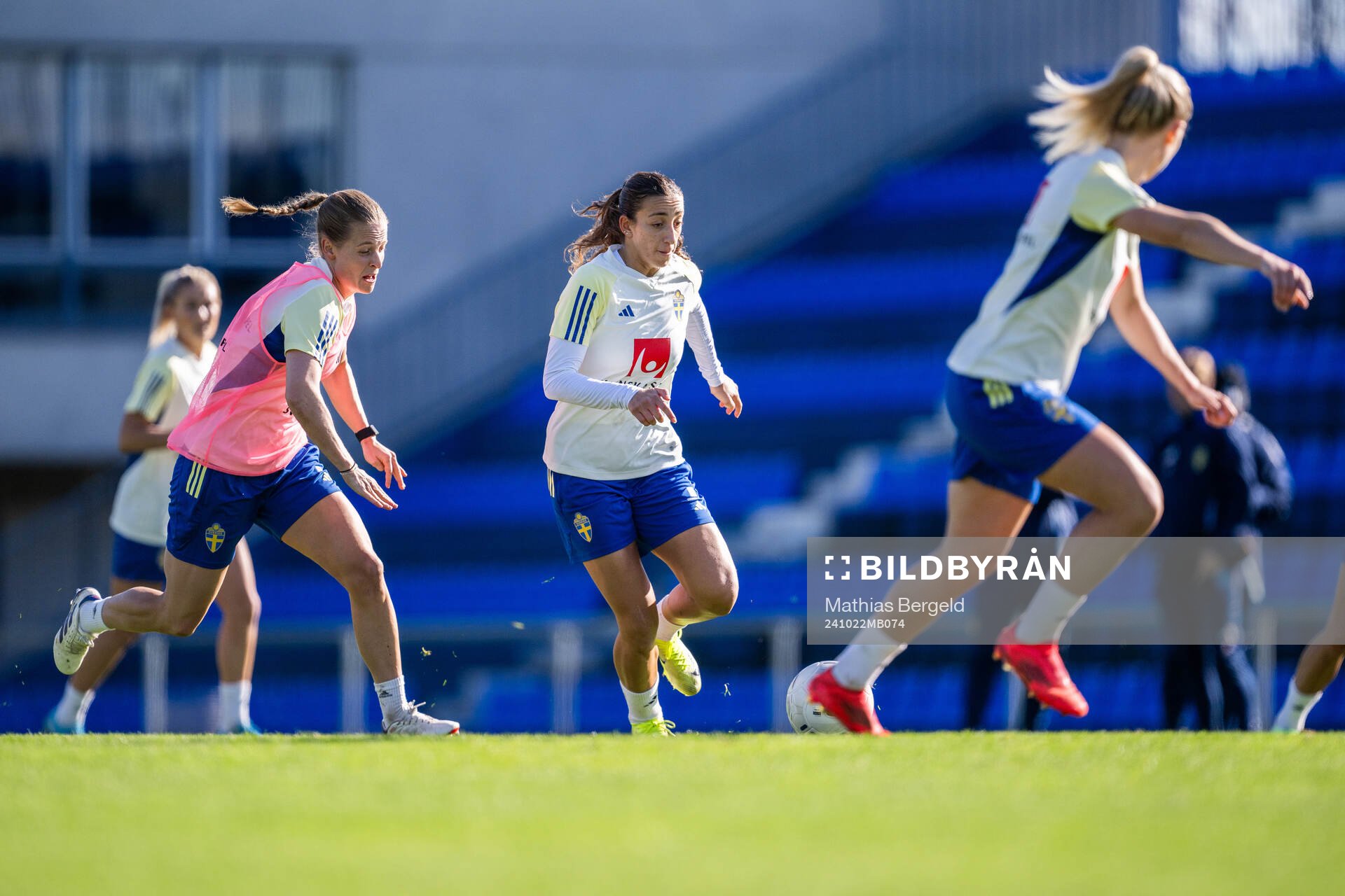 Anna Anvegård and Rusul Rosa Kafaji of the Swedish women's
