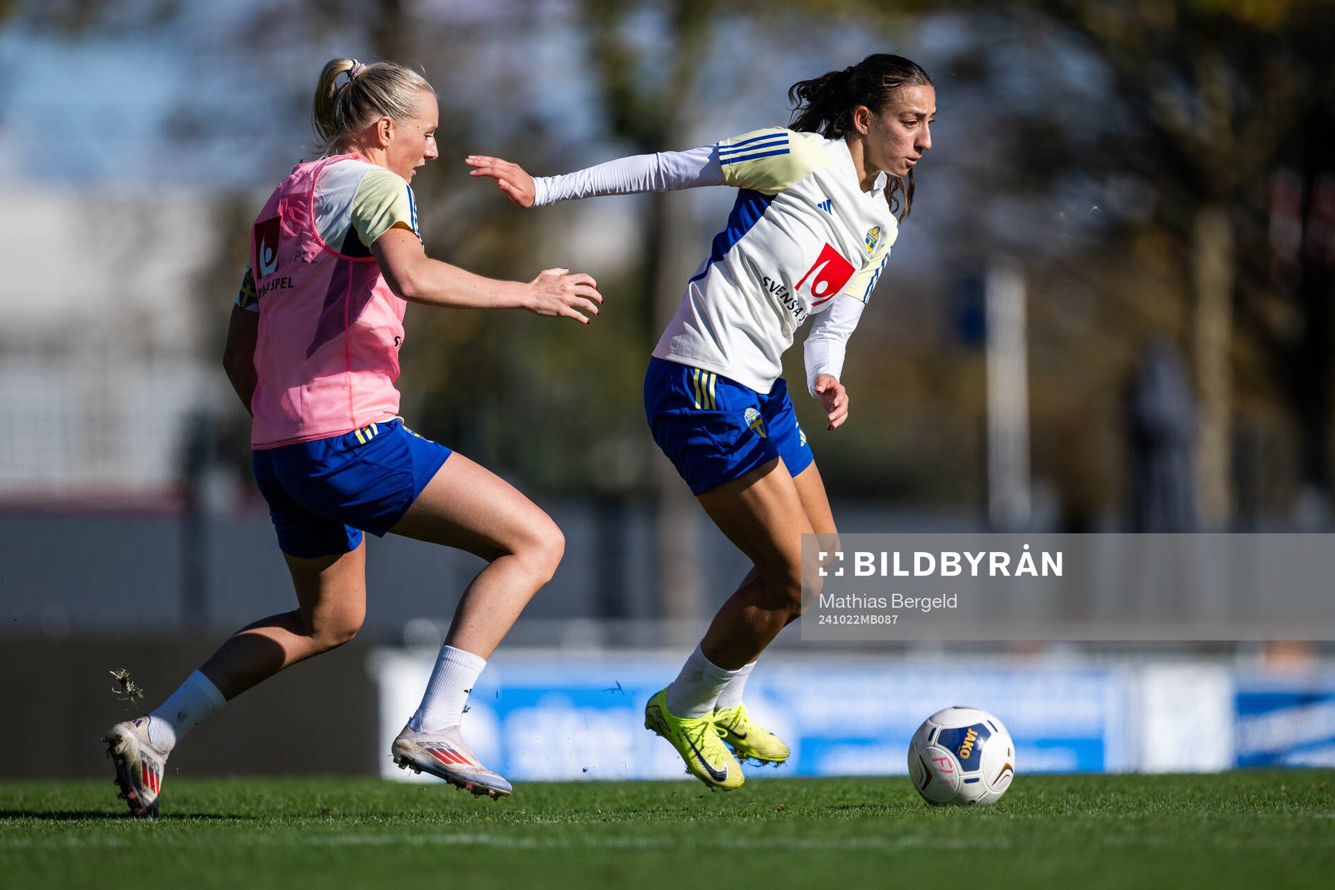 Stina Blackstenius and Rusul Rosa Kafaji of the Swedish